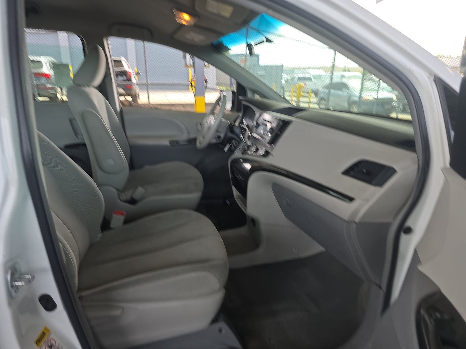 2014 Toyota Sienna L FWD