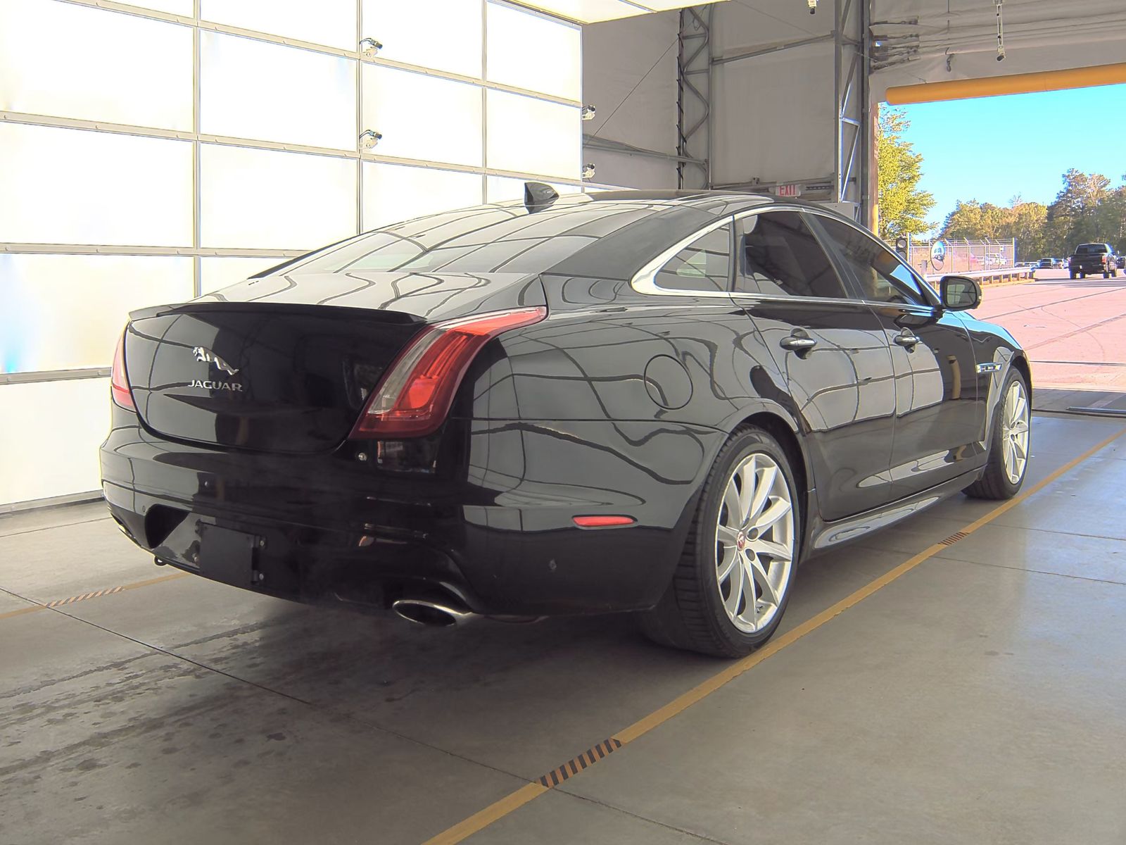 2016 Jaguar XJ R-Sport RWD