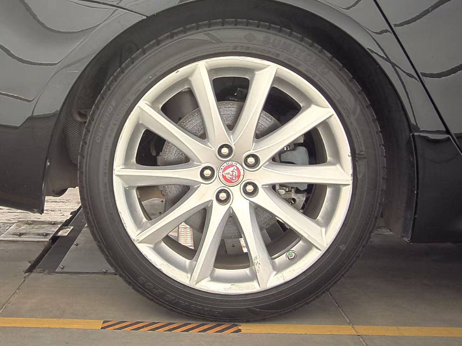 2016 Jaguar XJ R-Sport RWD