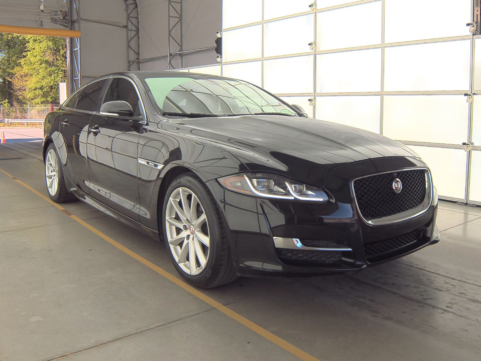 2016 Jaguar XJ R-Sport RWD