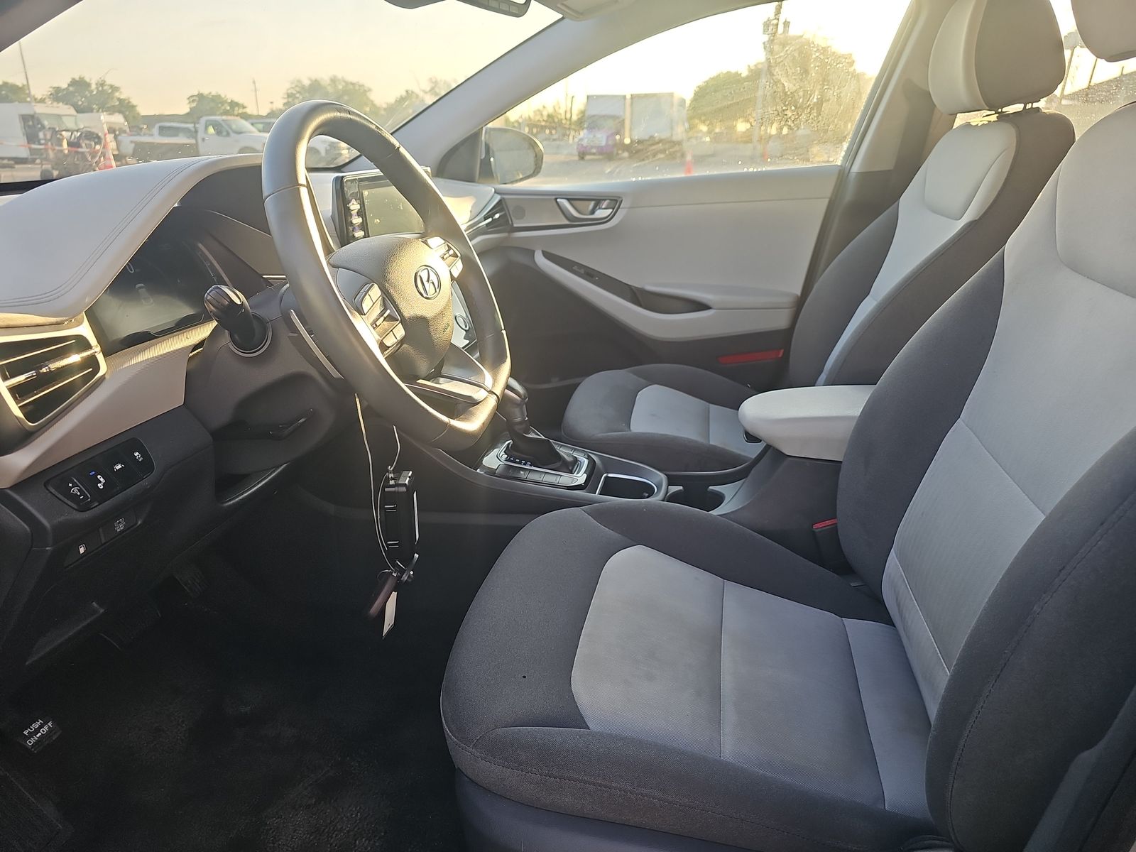 2020 Hyundai Ioniq Hybrid SE FWD