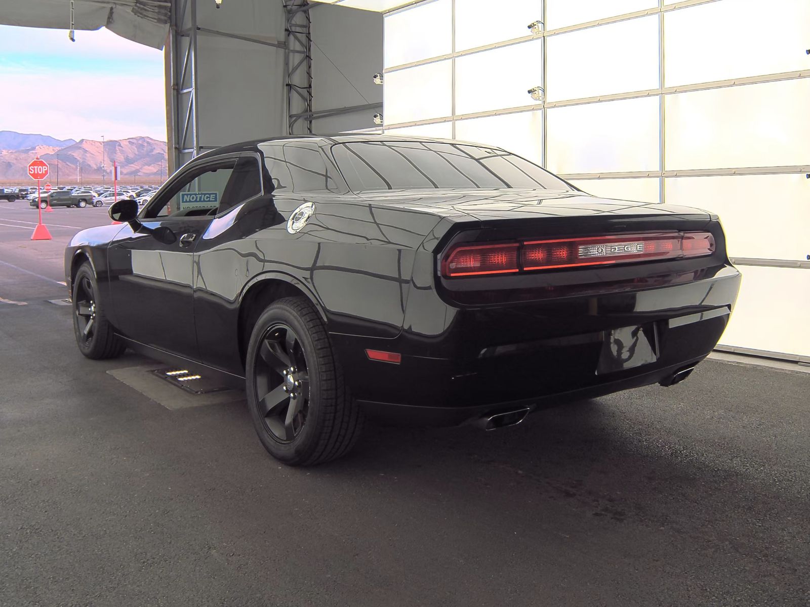 2013 Dodge Challenger SXT RWD