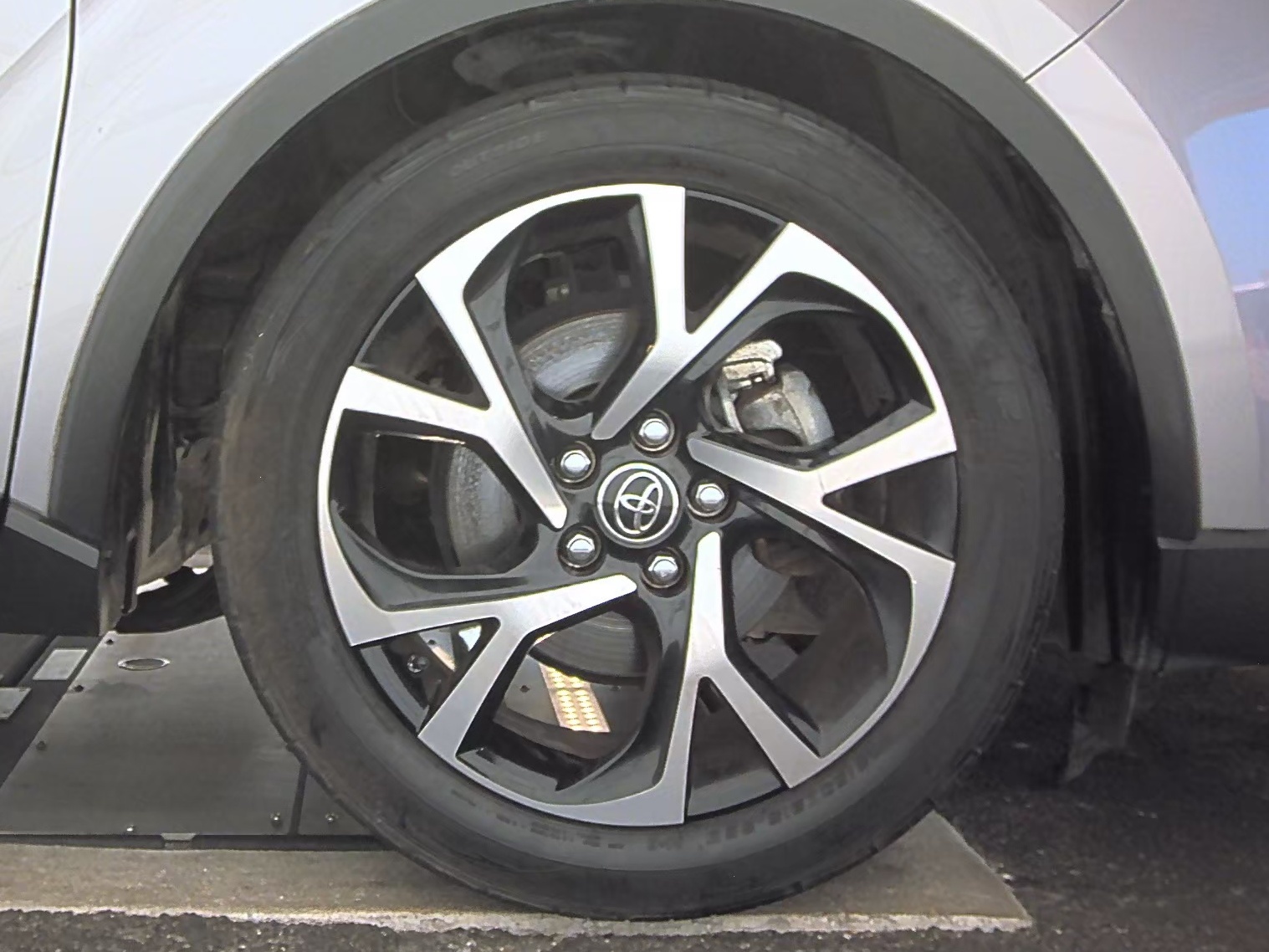 2018 Toyota C-HR XLE FWD