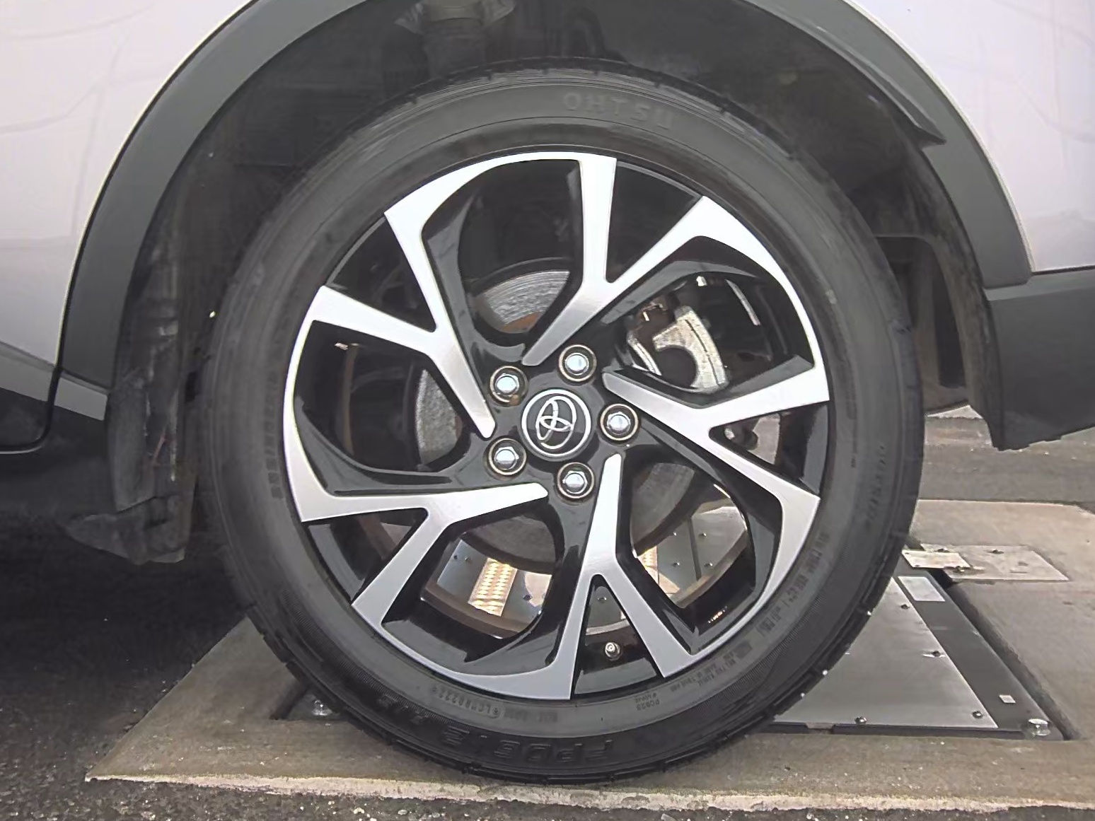 2018 Toyota C-HR XLE FWD