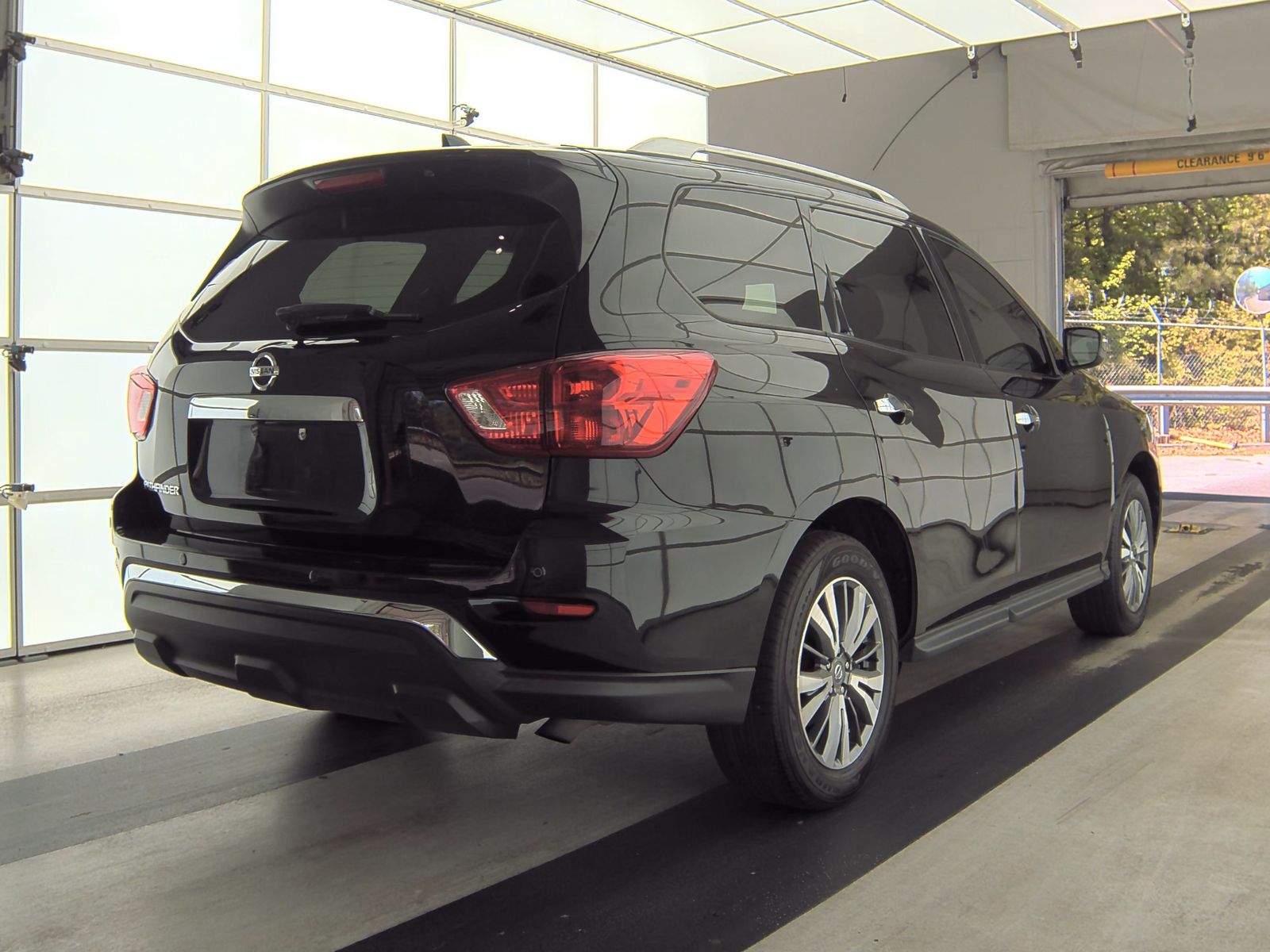 2020 Nissan Pathfinder S FWD