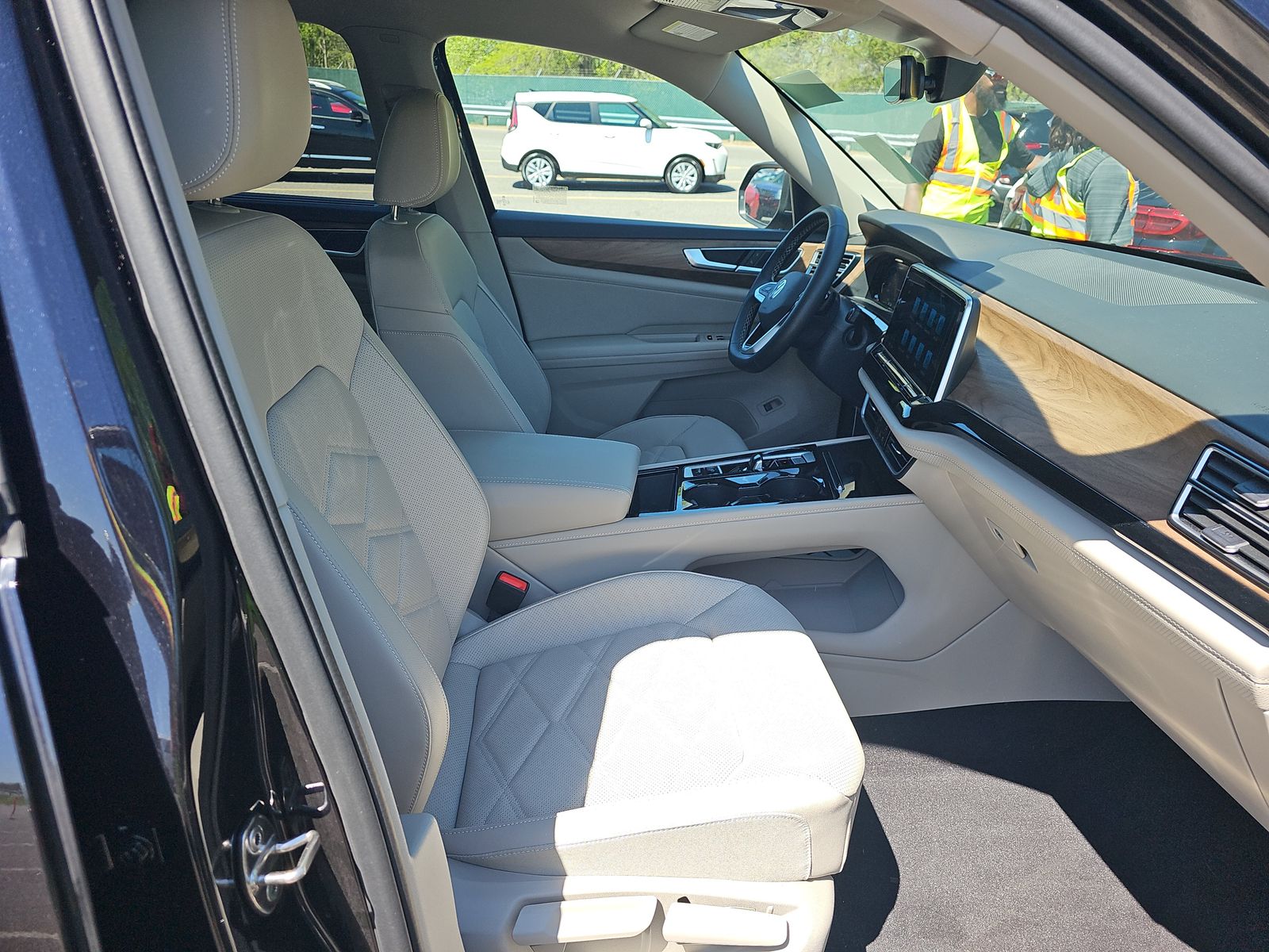 2024 Volkswagen Atlas 2.0T SE AWD