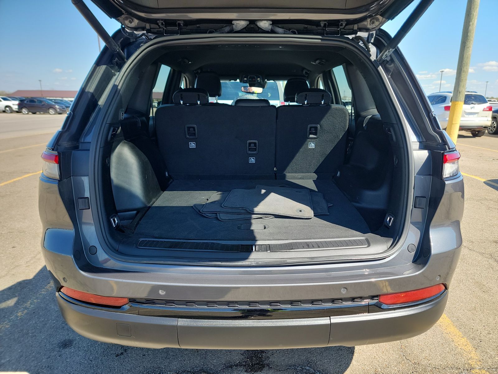 2022 Jeep Grand Cherokee Altitude AWD