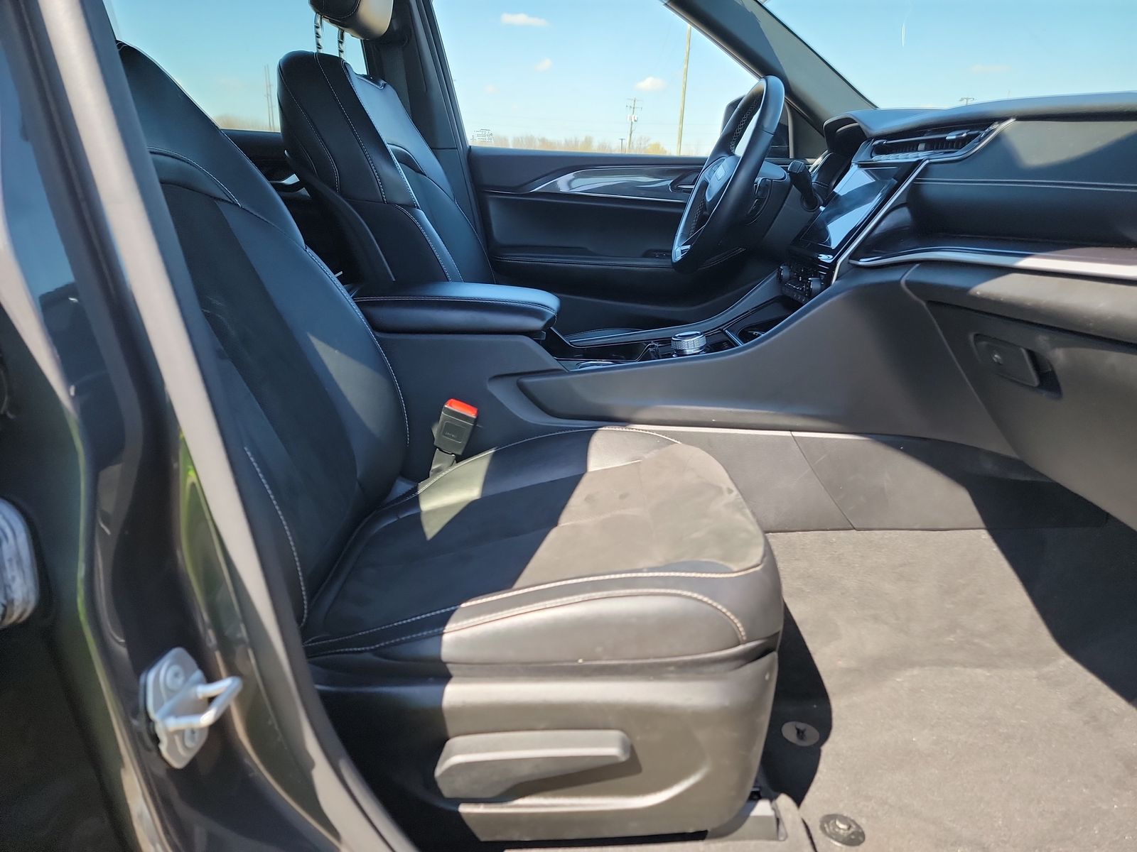 2022 Jeep Grand Cherokee Altitude AWD