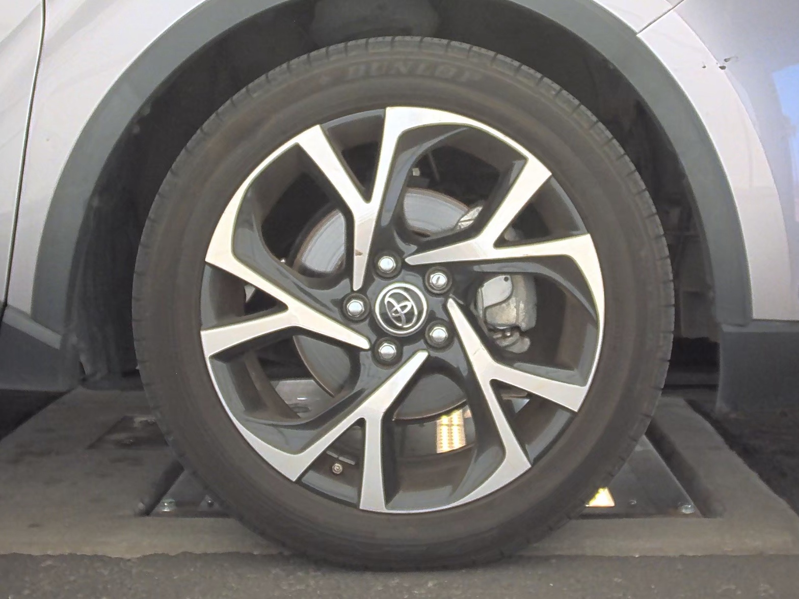 2019 Toyota C-HR XLE FWD