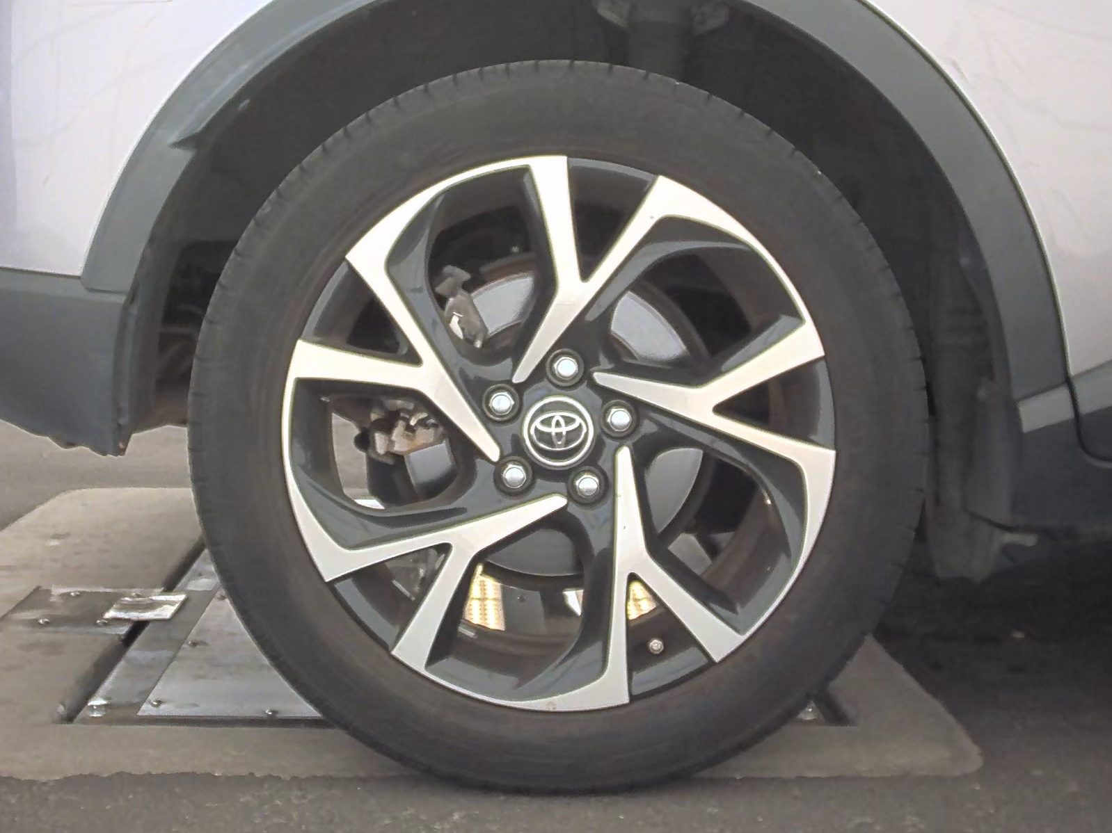 2019 Toyota C-HR XLE FWD