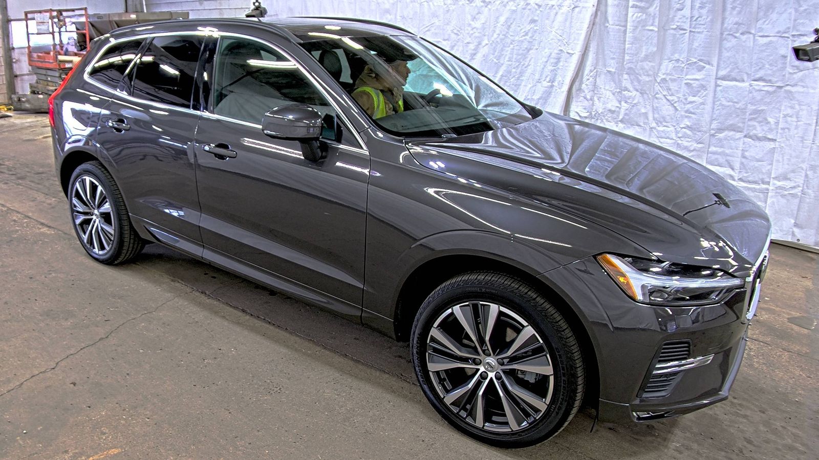 2022 Volvo XC60 B5 Momentum AWD