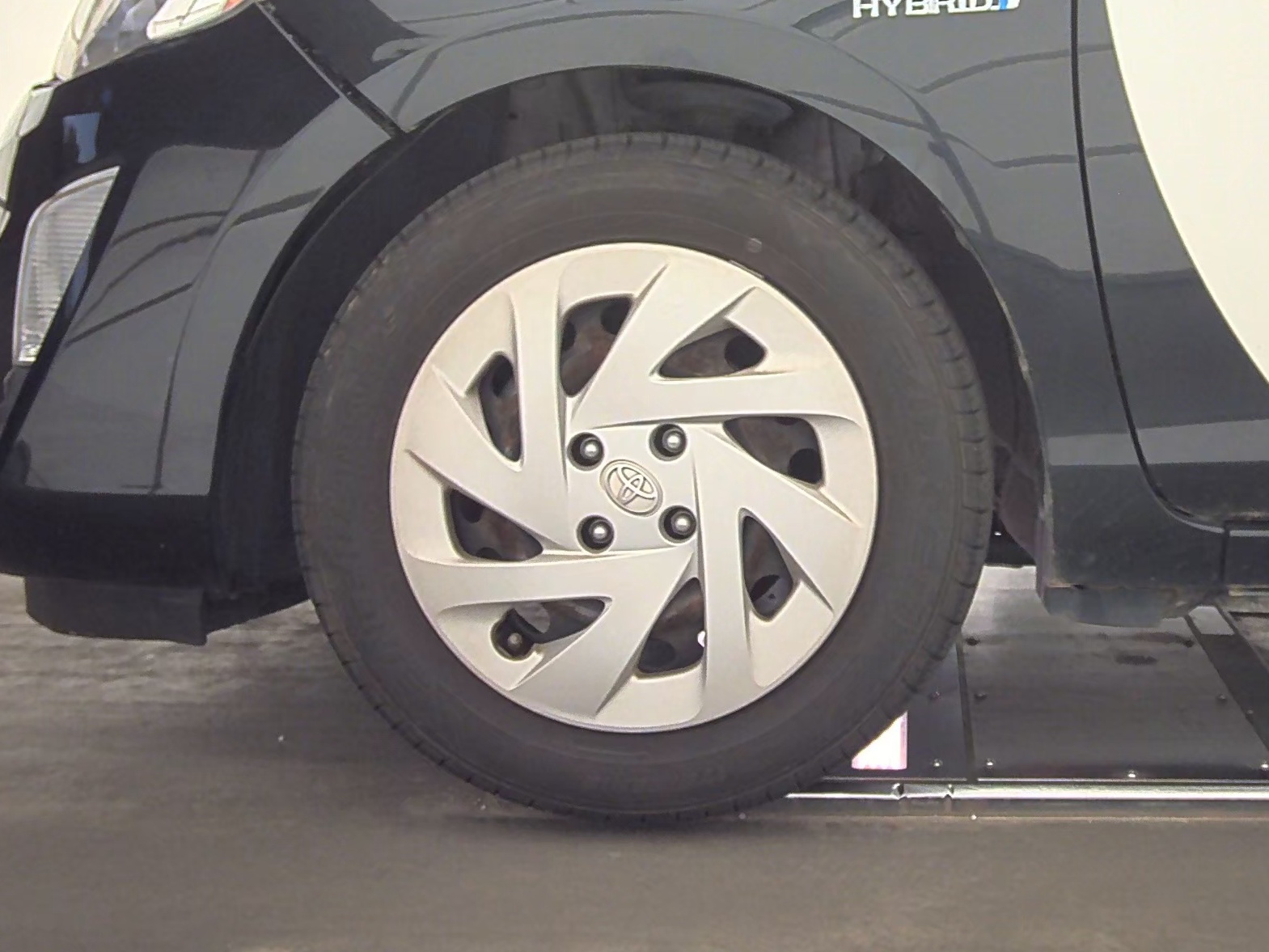 2016 Toyota Prius c Two FWD