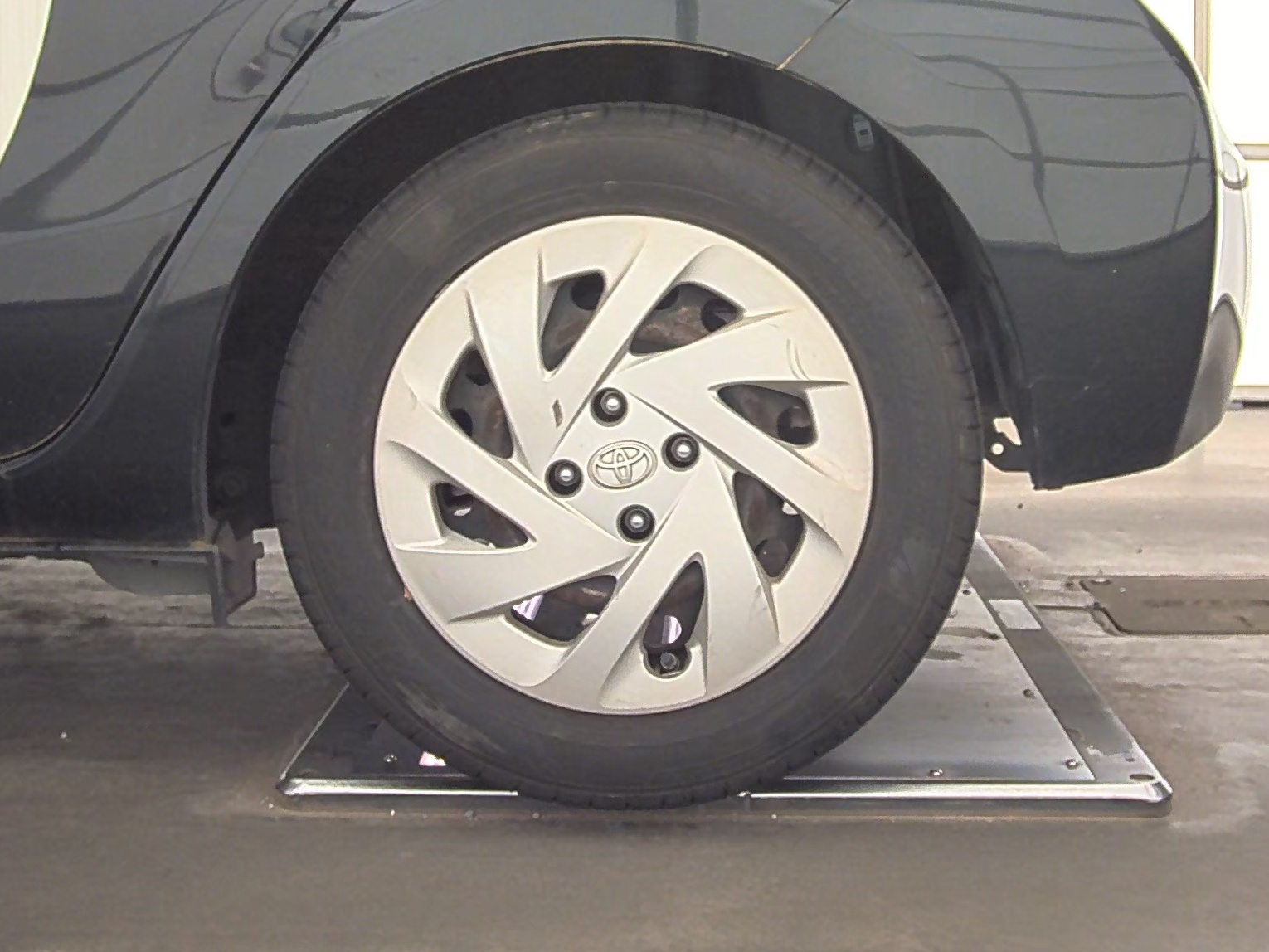 2016 Toyota Prius c Two FWD