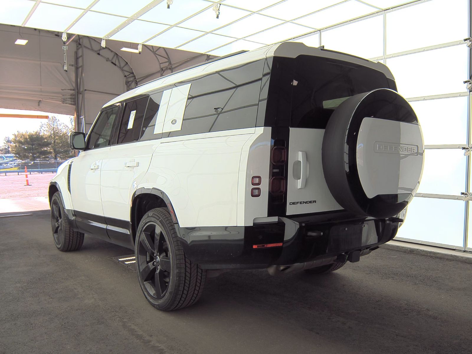 2024 Land Rover Defender 130 X-Dynamic SE AWD