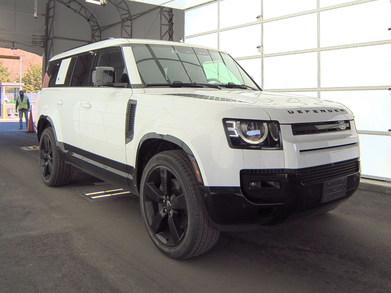 2024 Land Rover Defender 130 X-Dynamic SE AWD