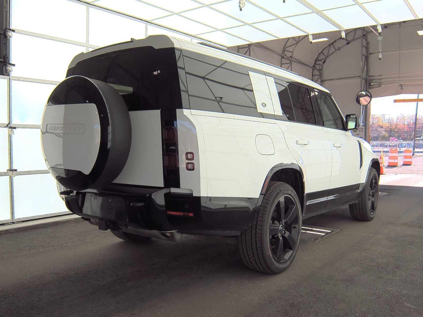 2024 Land Rover Defender 130 X-Dynamic SE AWD