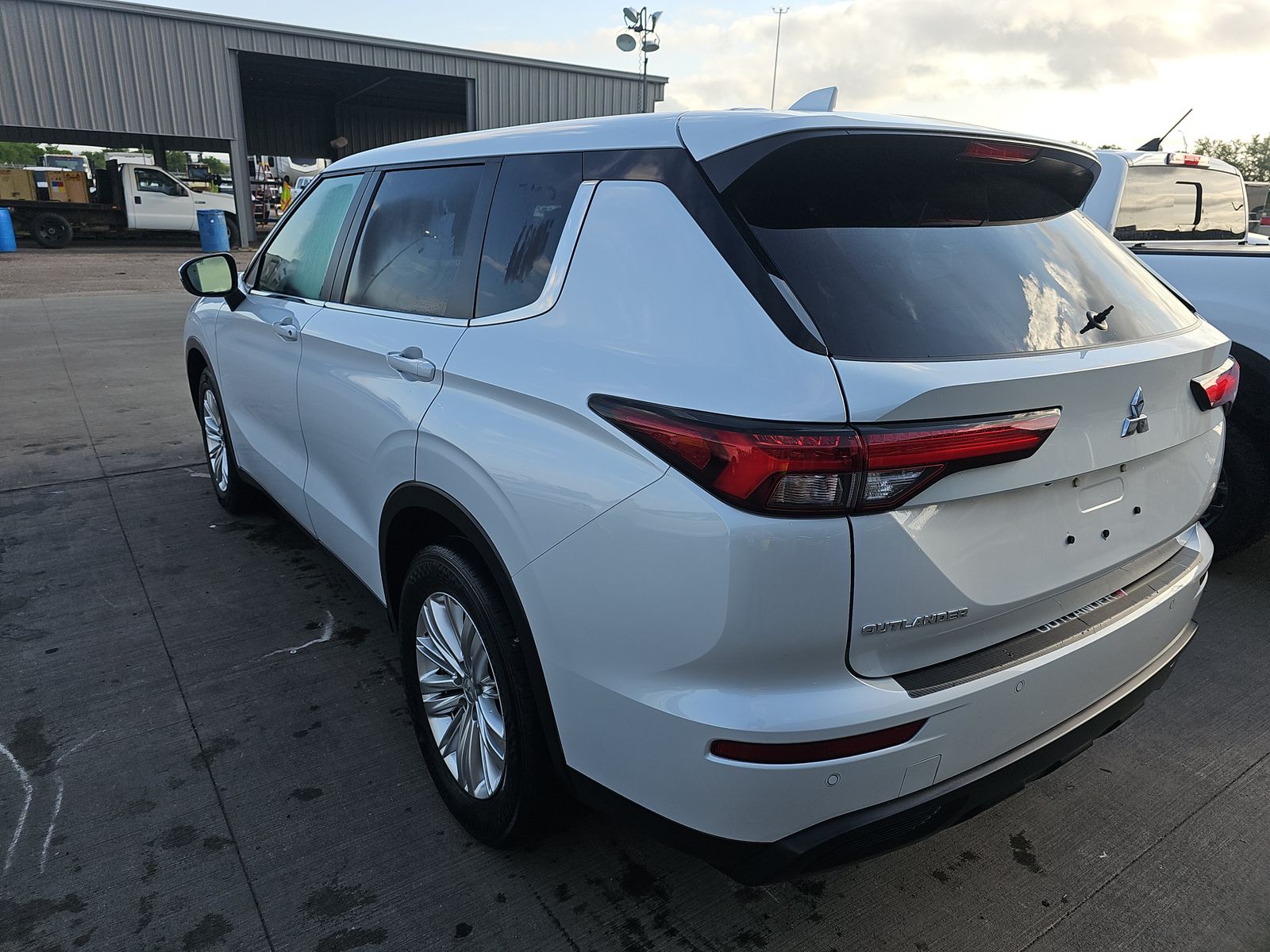 2024 Mitsubishi Outlander ES FWD
