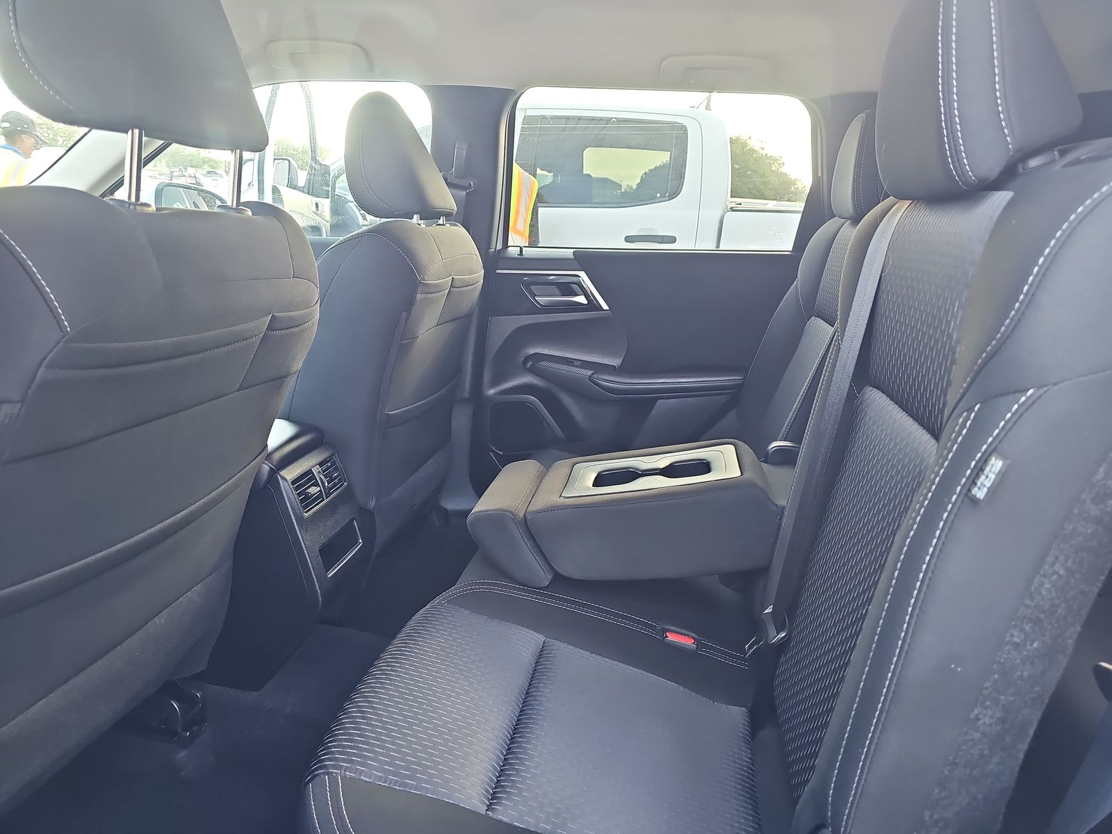 2024 Mitsubishi Outlander ES FWD