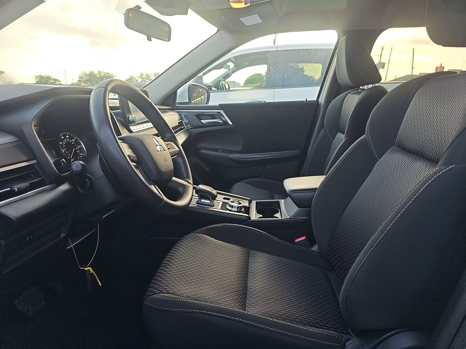 2024 Mitsubishi Outlander ES FWD