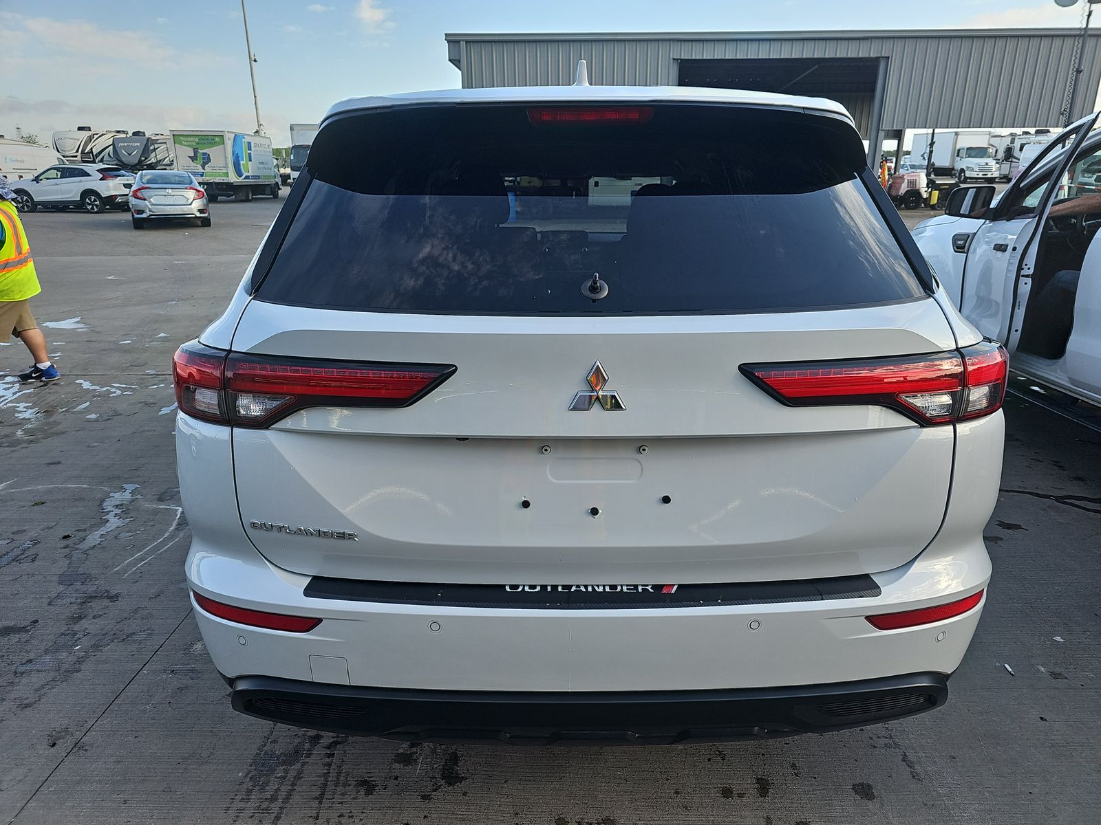 2024 Mitsubishi Outlander ES FWD