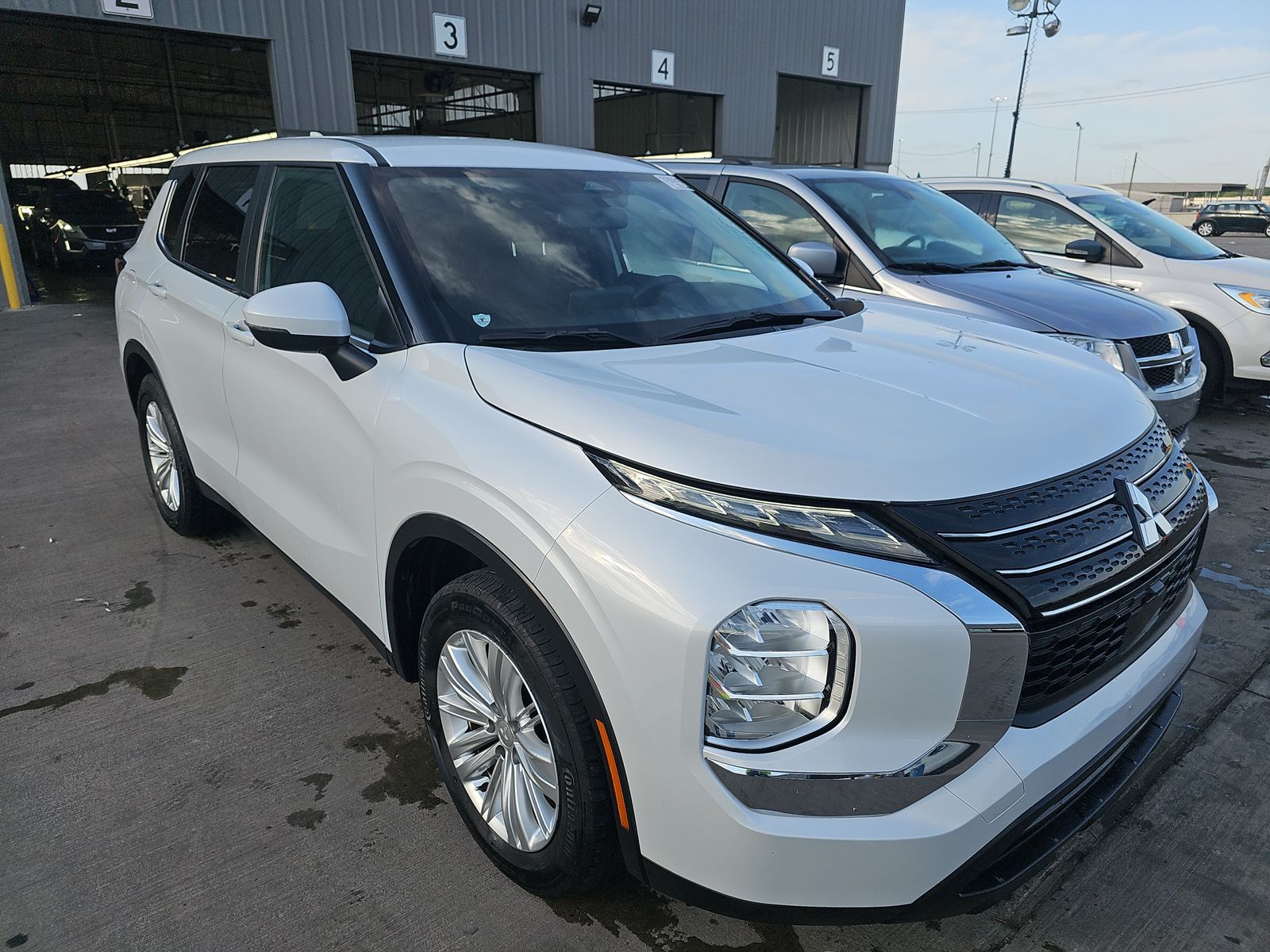 2024 Mitsubishi Outlander ES FWD