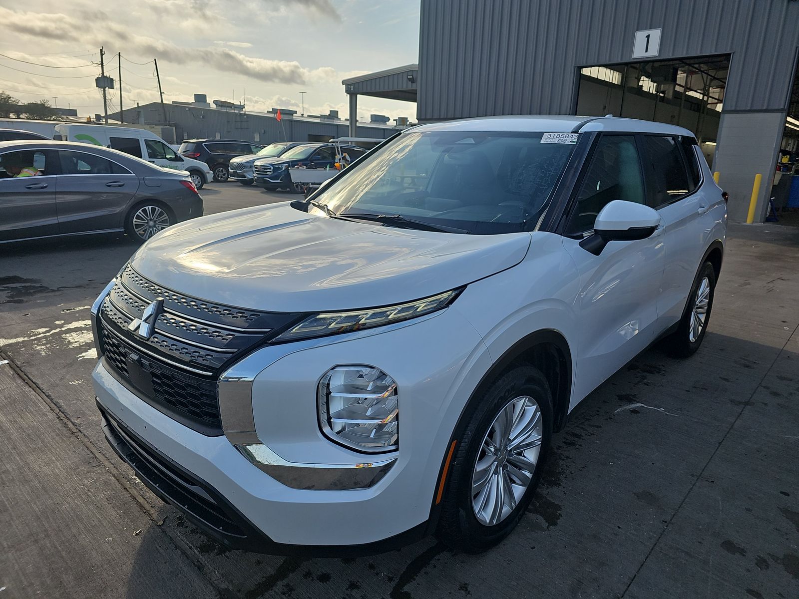 2024 Mitsubishi Outlander ES FWD