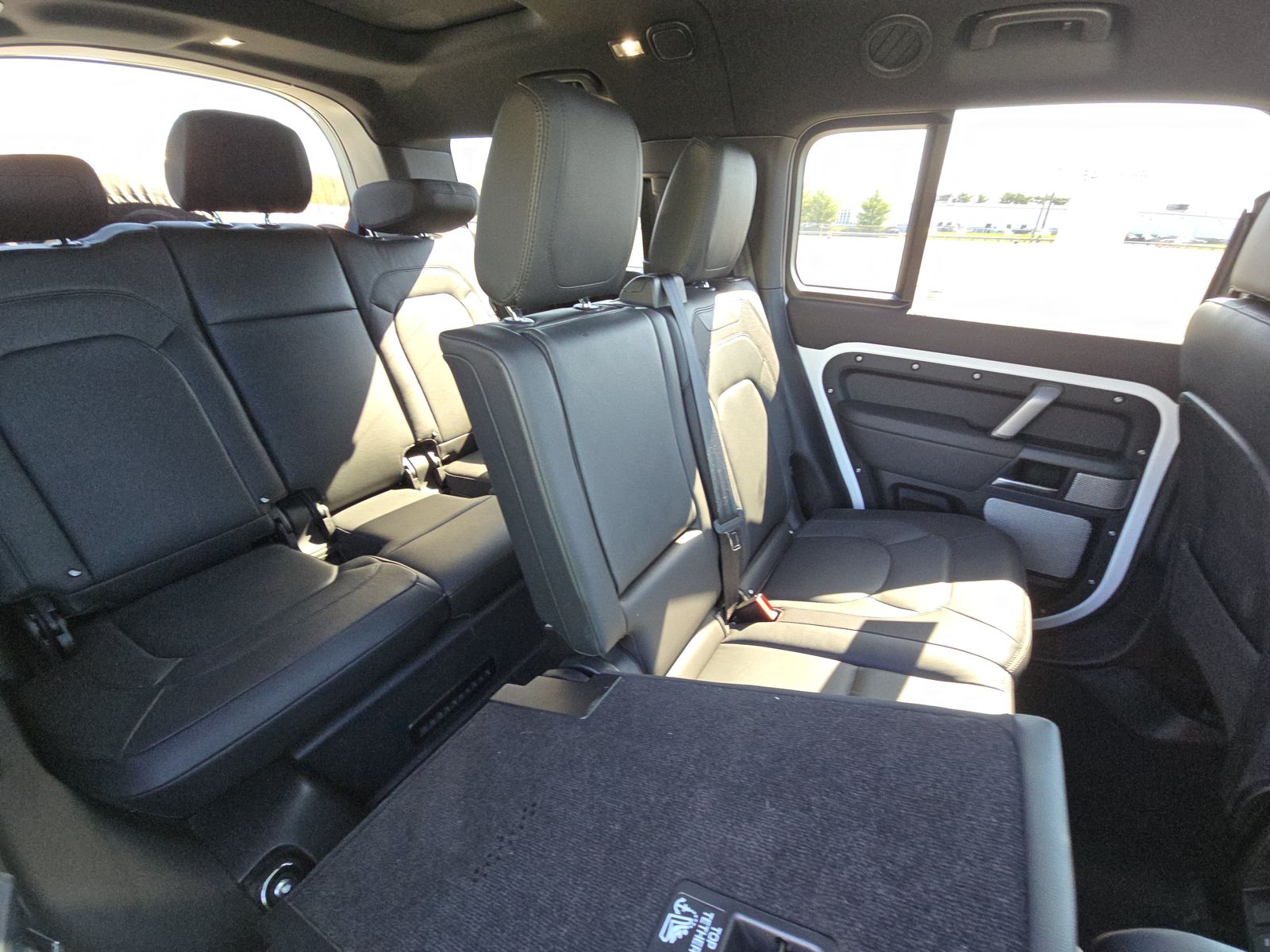 2024 Land Rover Defender 130 X-Dynamic SE AWD