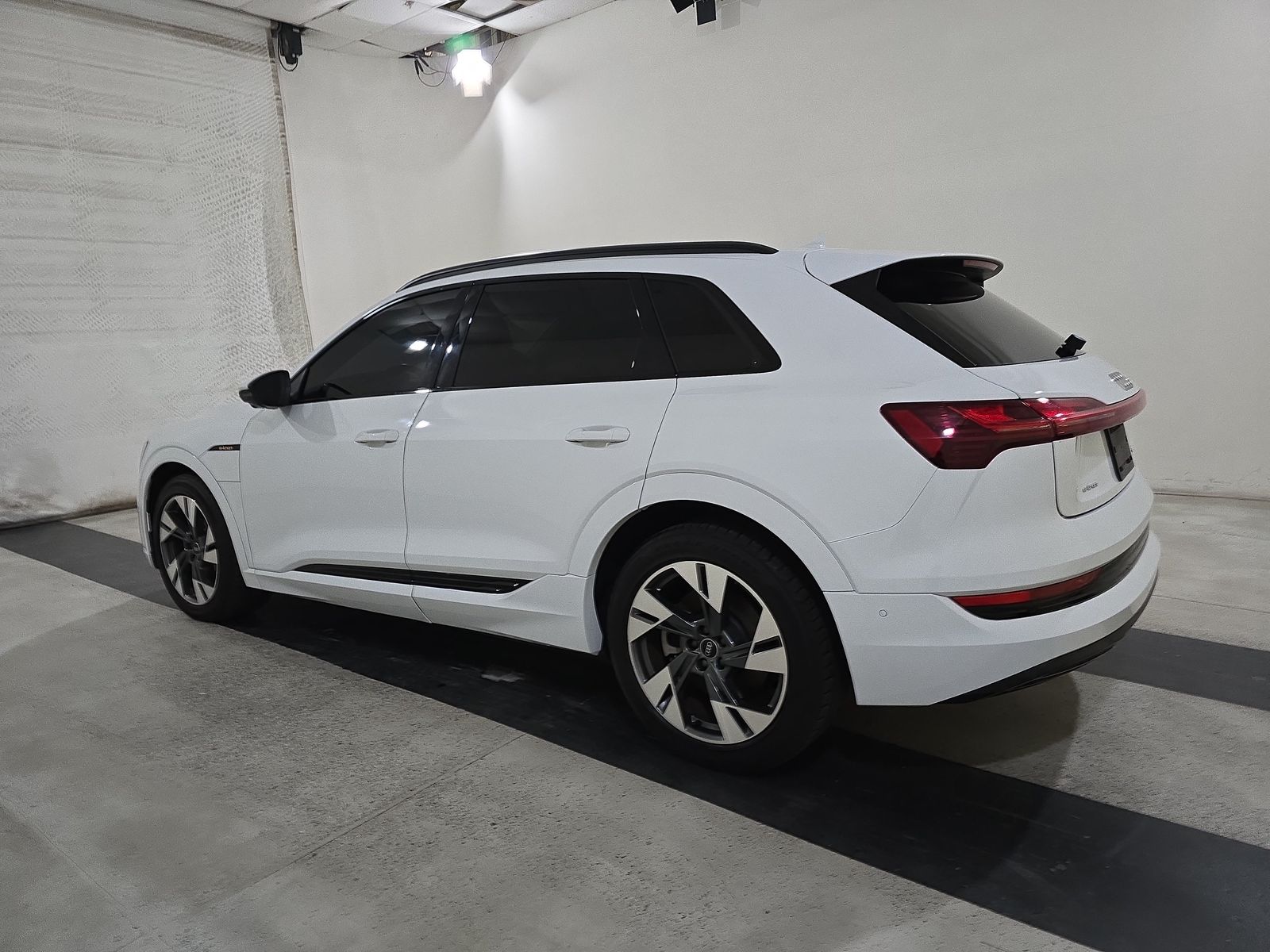 2021 Audi e-tron Premium AWD