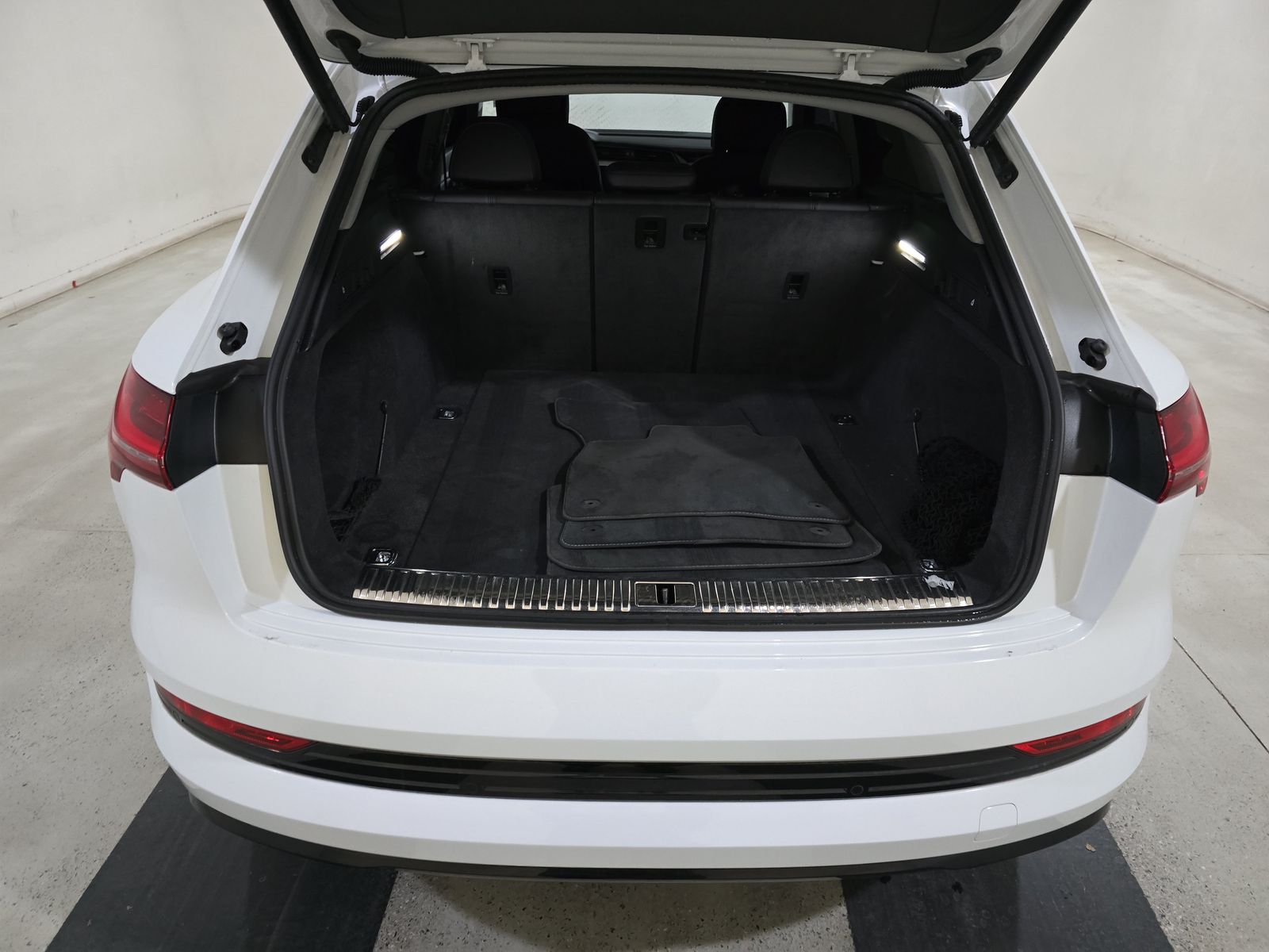 2021 Audi e-tron Premium AWD