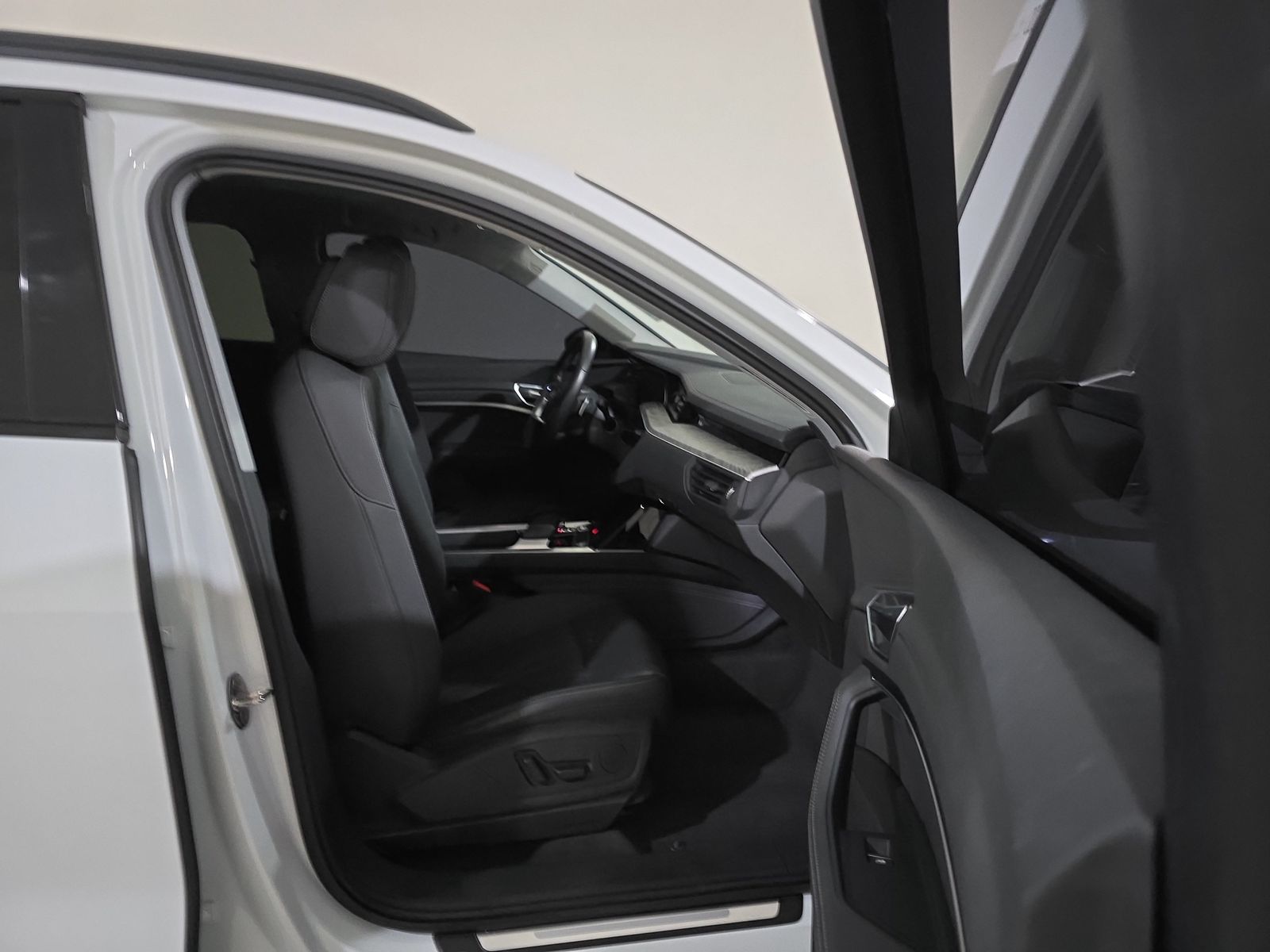 2021 Audi e-tron Premium AWD