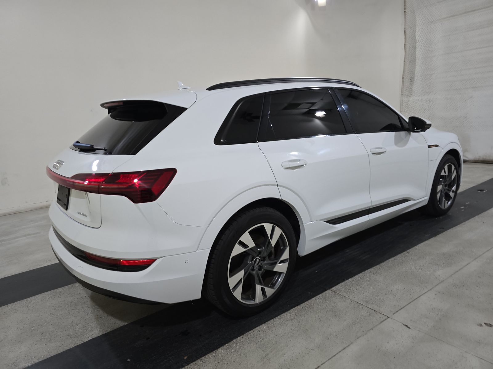 2021 Audi e-tron Premium AWD