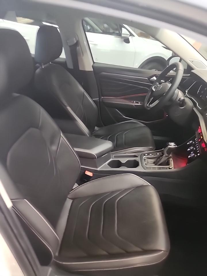 2022 Volkswagen Jetta 1.5T SEL FWD