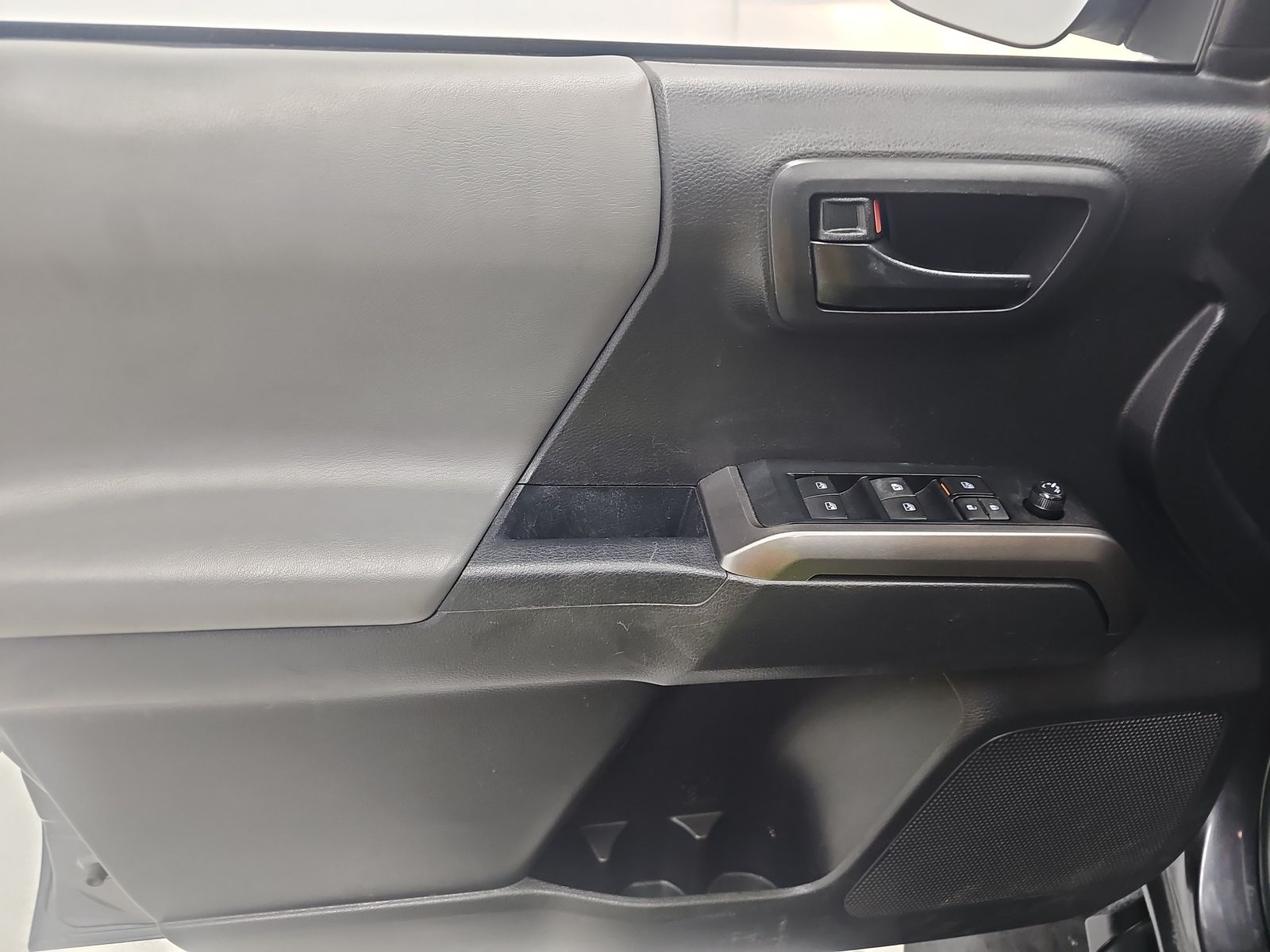 2022 Toyota Tacoma SR5 RWD