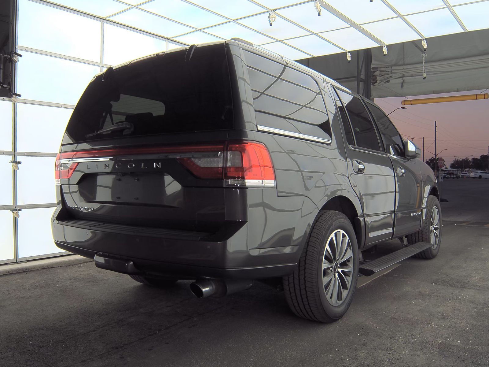 2017 Lincoln Navigator Select RWD