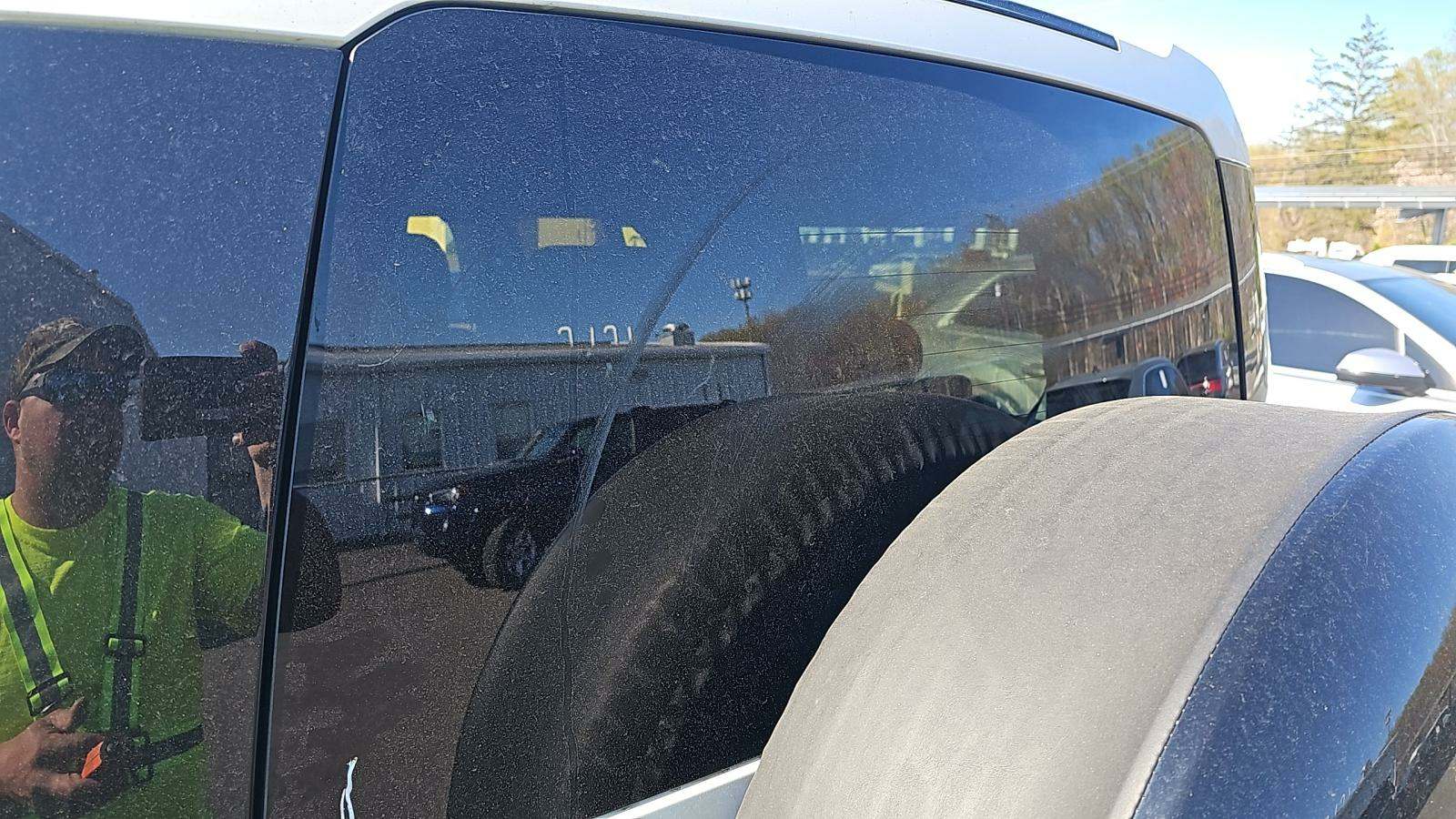 2024 Land Rover Defender 130 X-Dynamic SE AWD