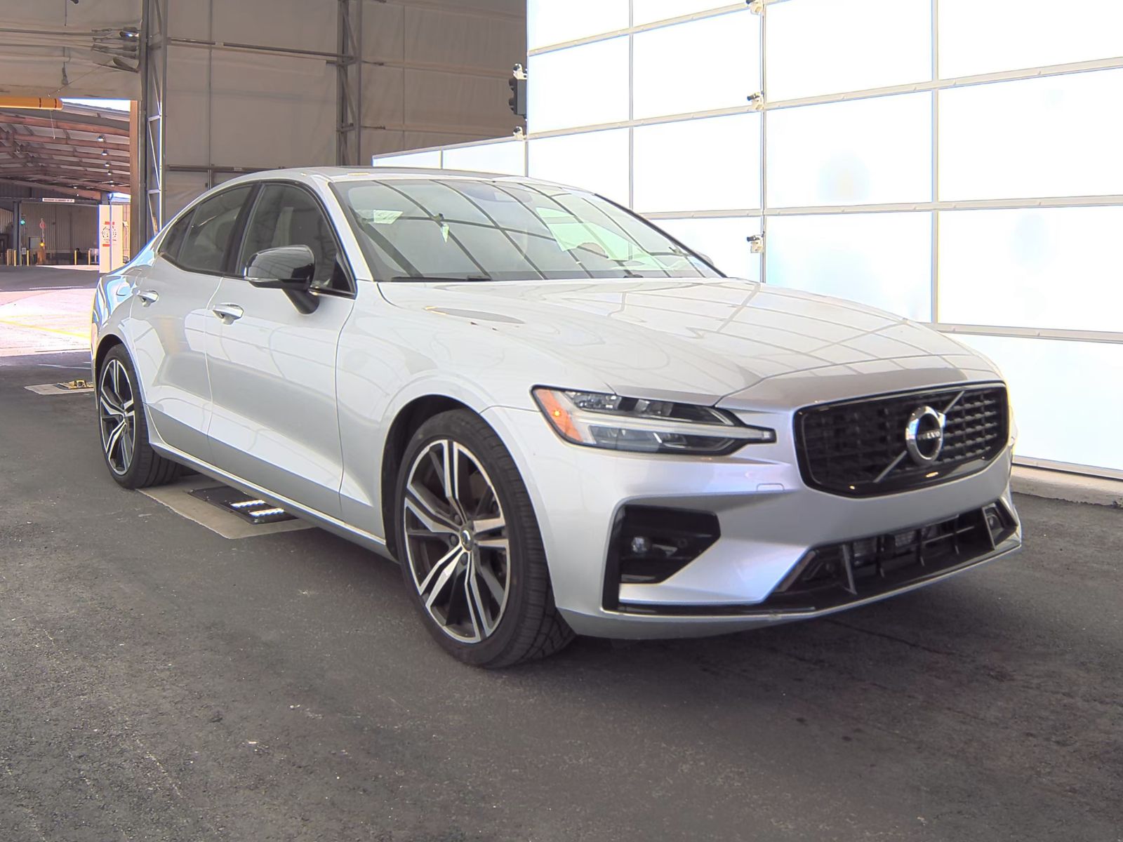 2022 Volvo S60 B5 R-Design FWD