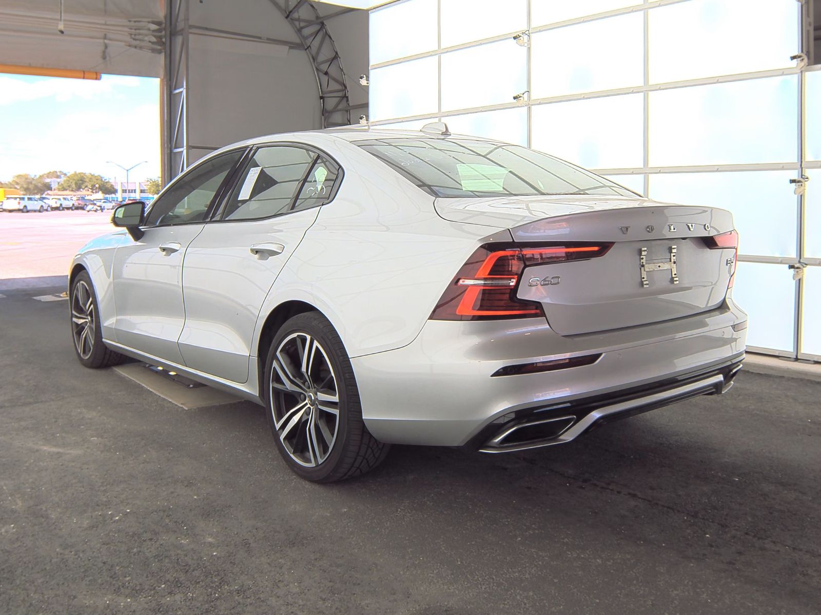 2022 Volvo S60 B5 R-Design FWD