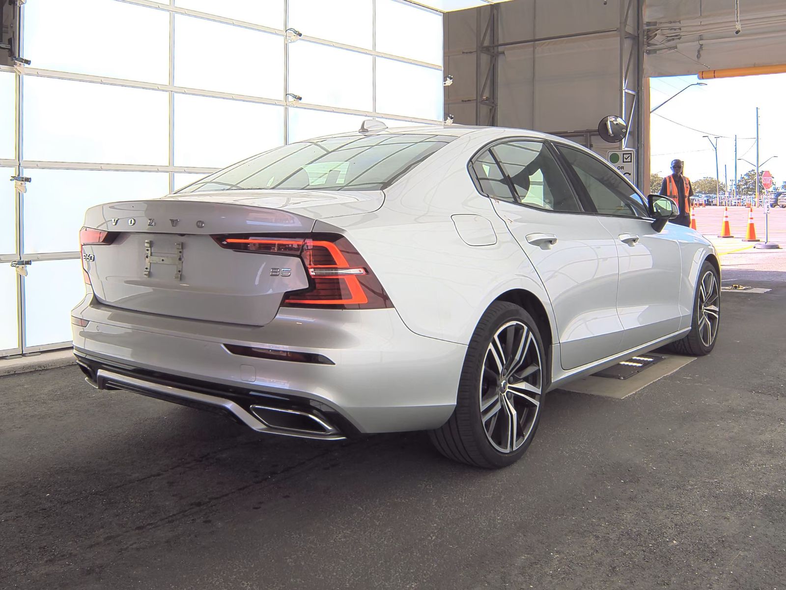 2022 Volvo S60 B5 R-Design FWD