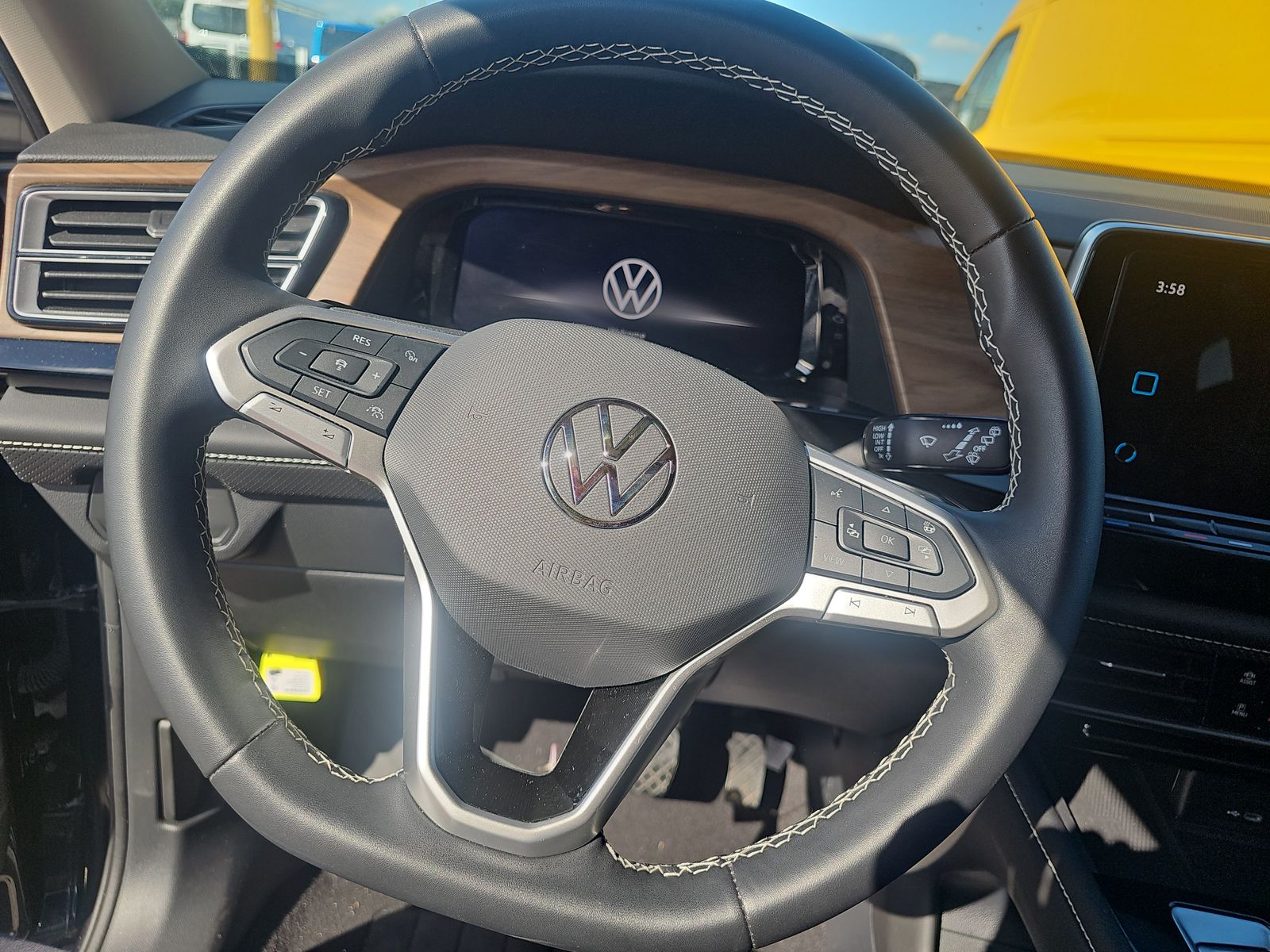 2024 Volkswagen Atlas 2.0T SE FWD