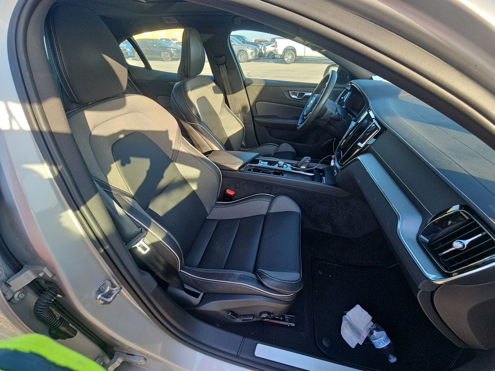2022 Volvo S60 B5 R-Design FWD
