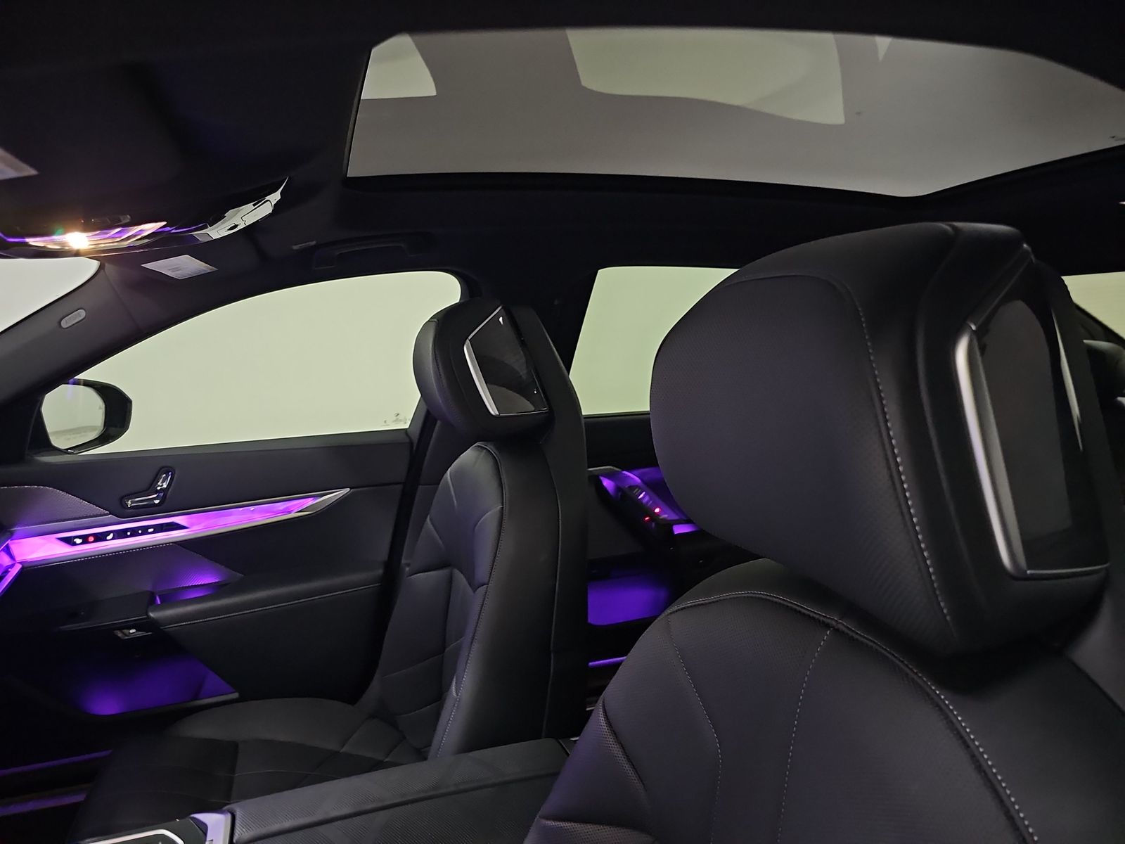 2024 BMW 7 Series 750e xDrive AWD