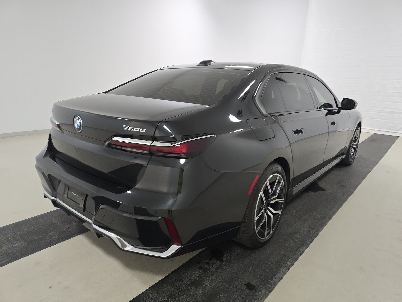 2024 BMW 7 Series 750e xDrive AWD