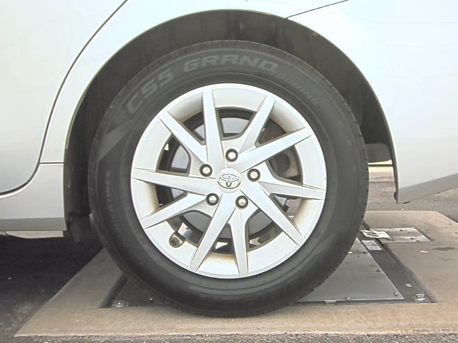 2012 Toyota Prius v Three FWD