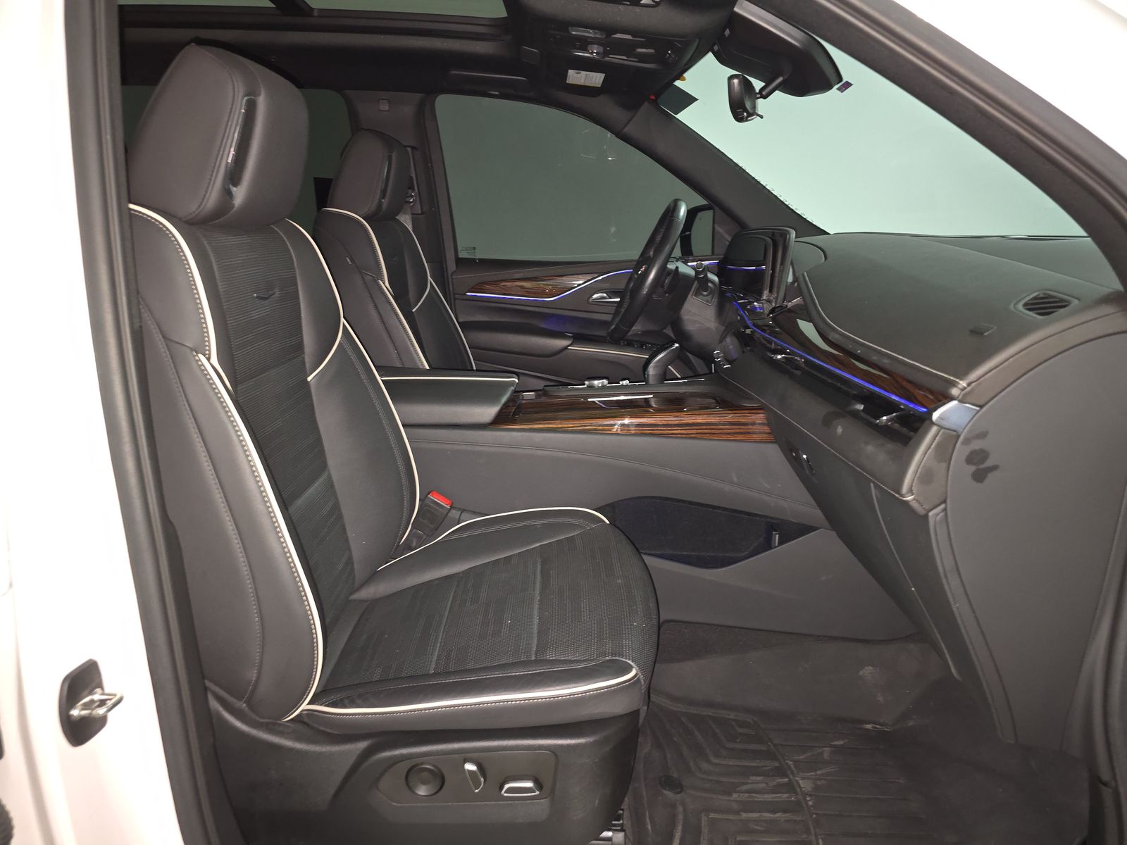 2022 Cadillac Escalade ESV Premium Luxury AWD