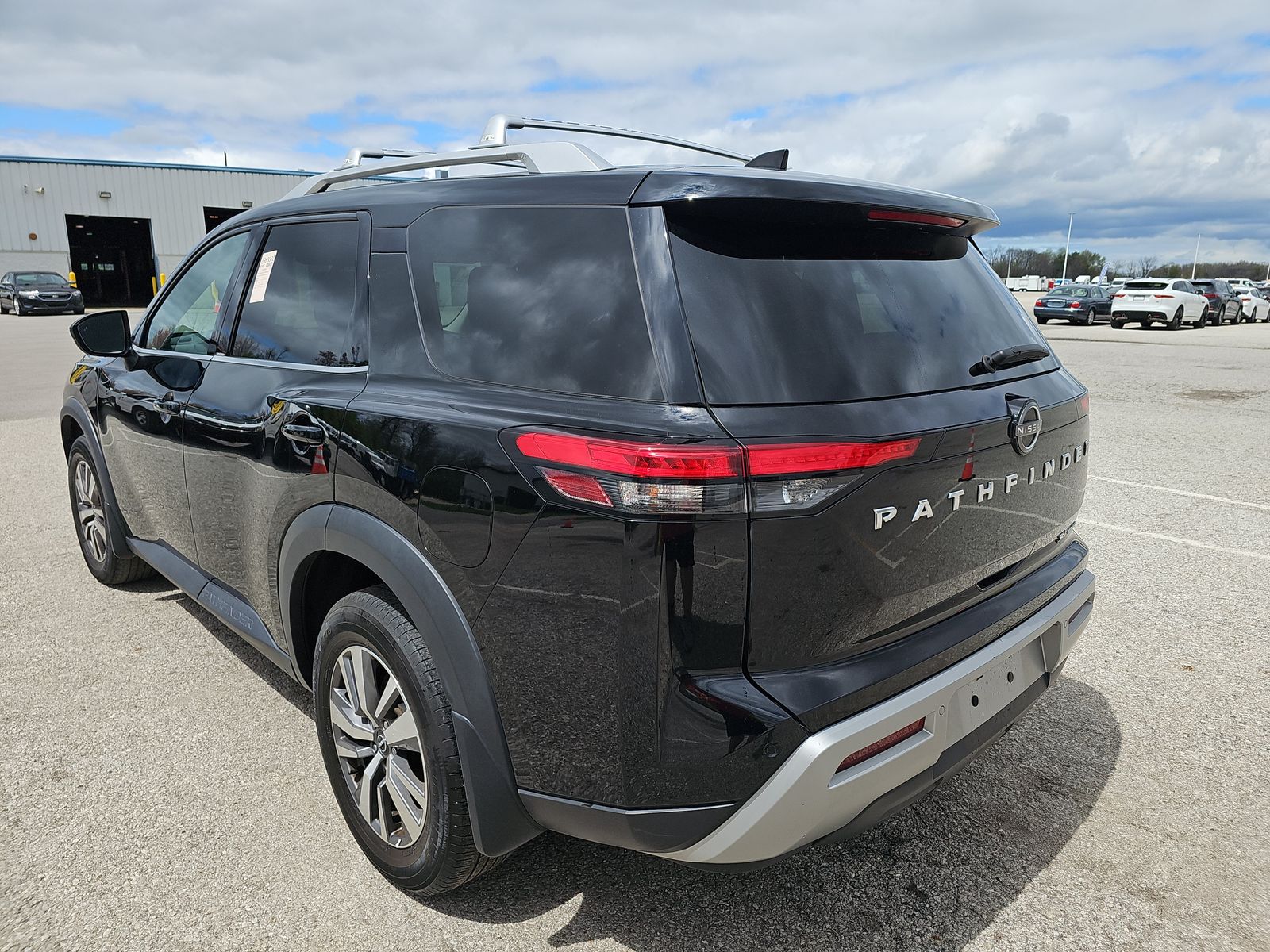 2022 Nissan Pathfinder SL AWD