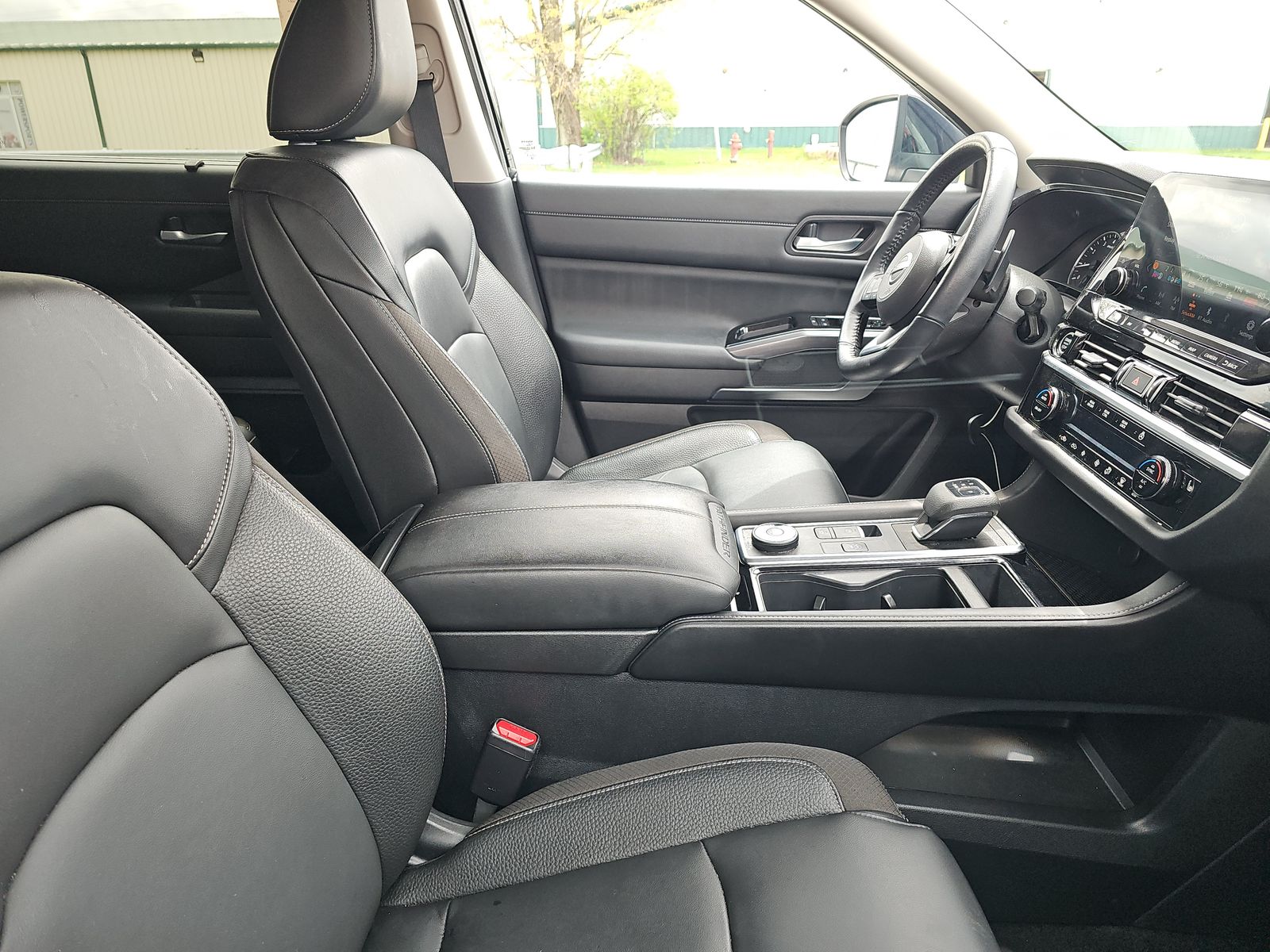 2022 Nissan Pathfinder SL AWD
