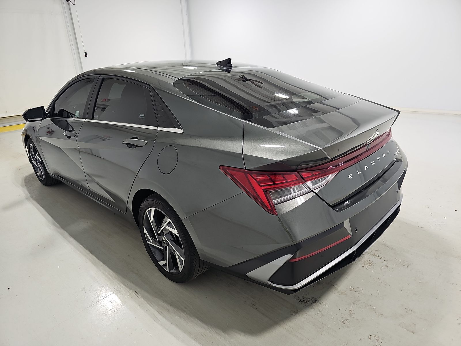 2024 Hyundai Elantra Limited FWD