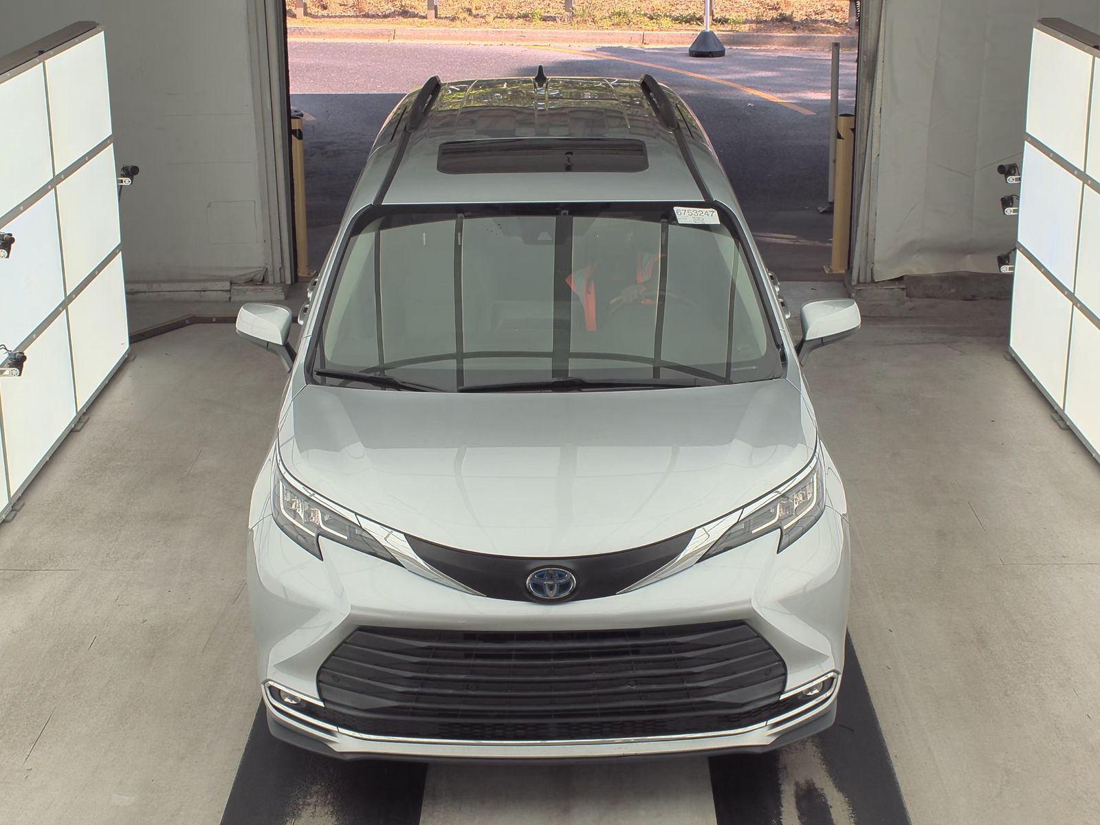 2021 Toyota Sienna XLE FWD
