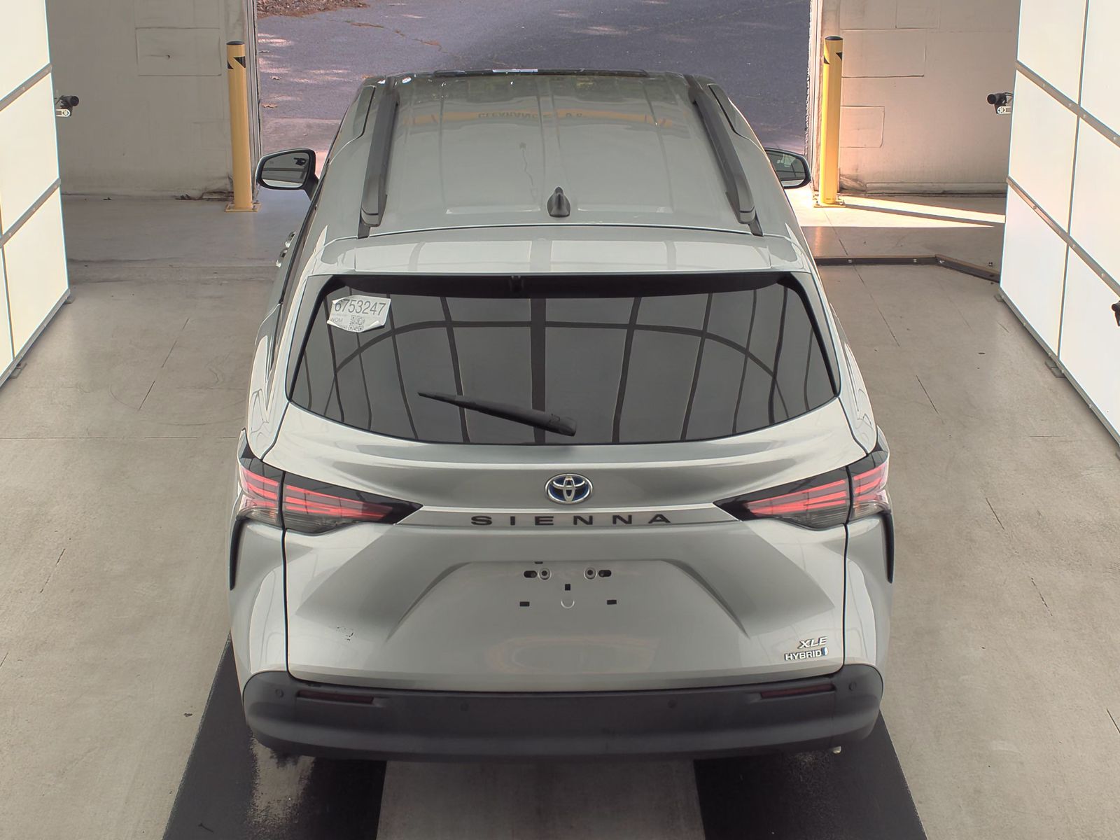 2021 Toyota Sienna XLE FWD