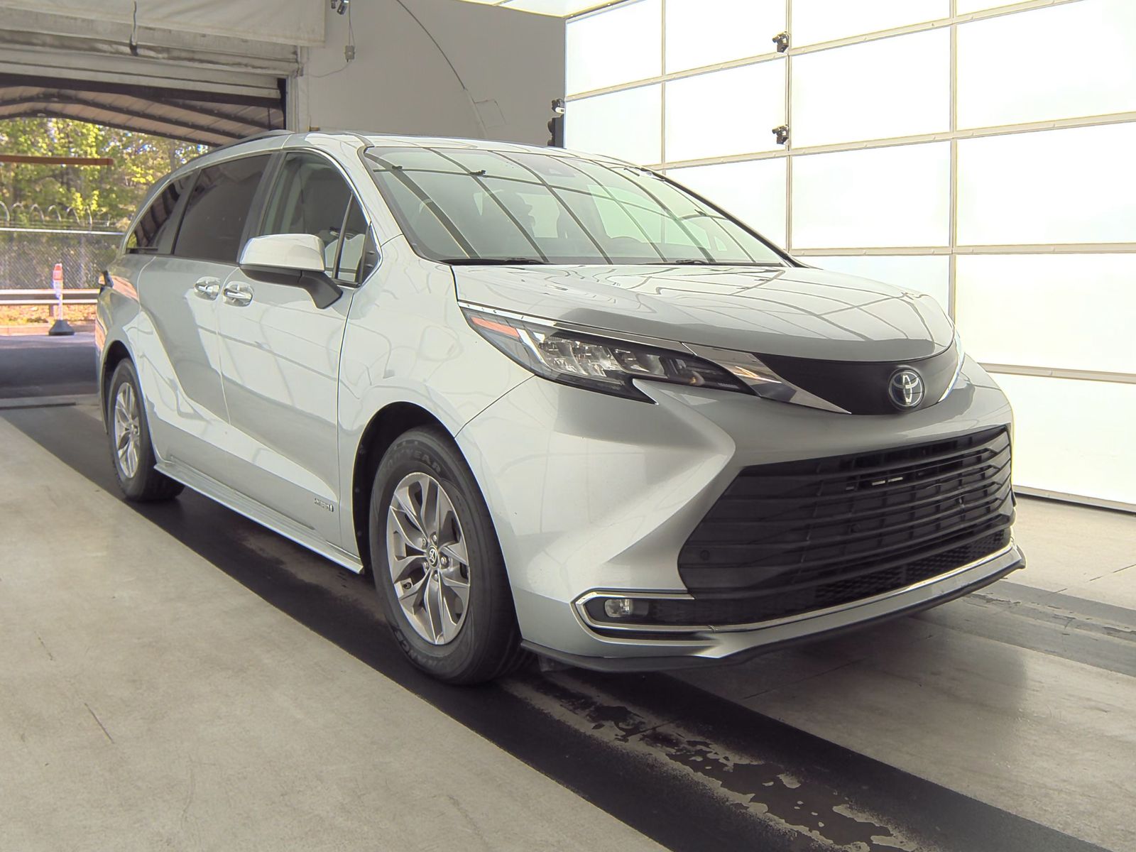 2021 Toyota Sienna XLE FWD